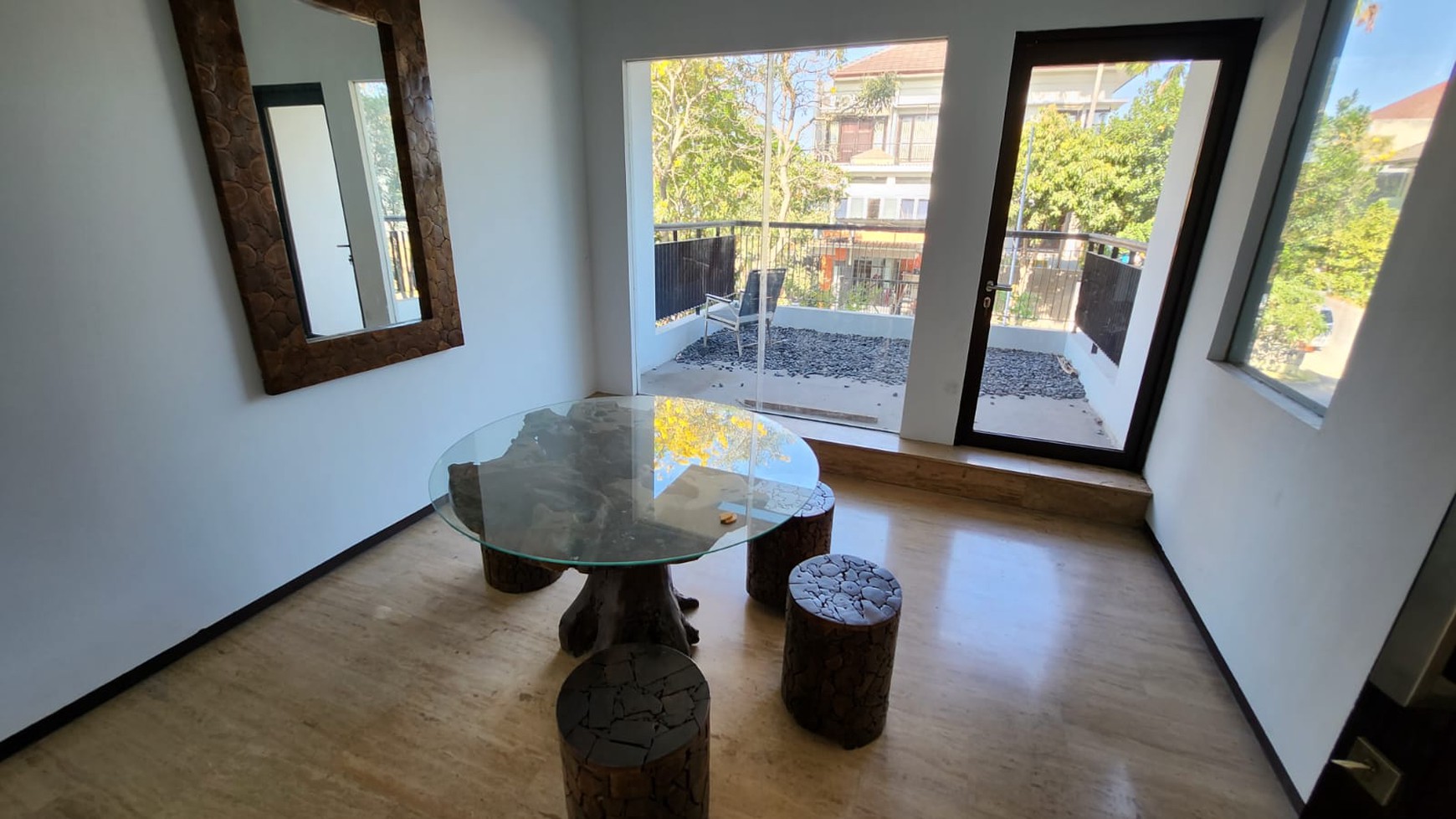Disewakan Rumah Mewah Private Pool Modern 3 Lantai Citraland Utama