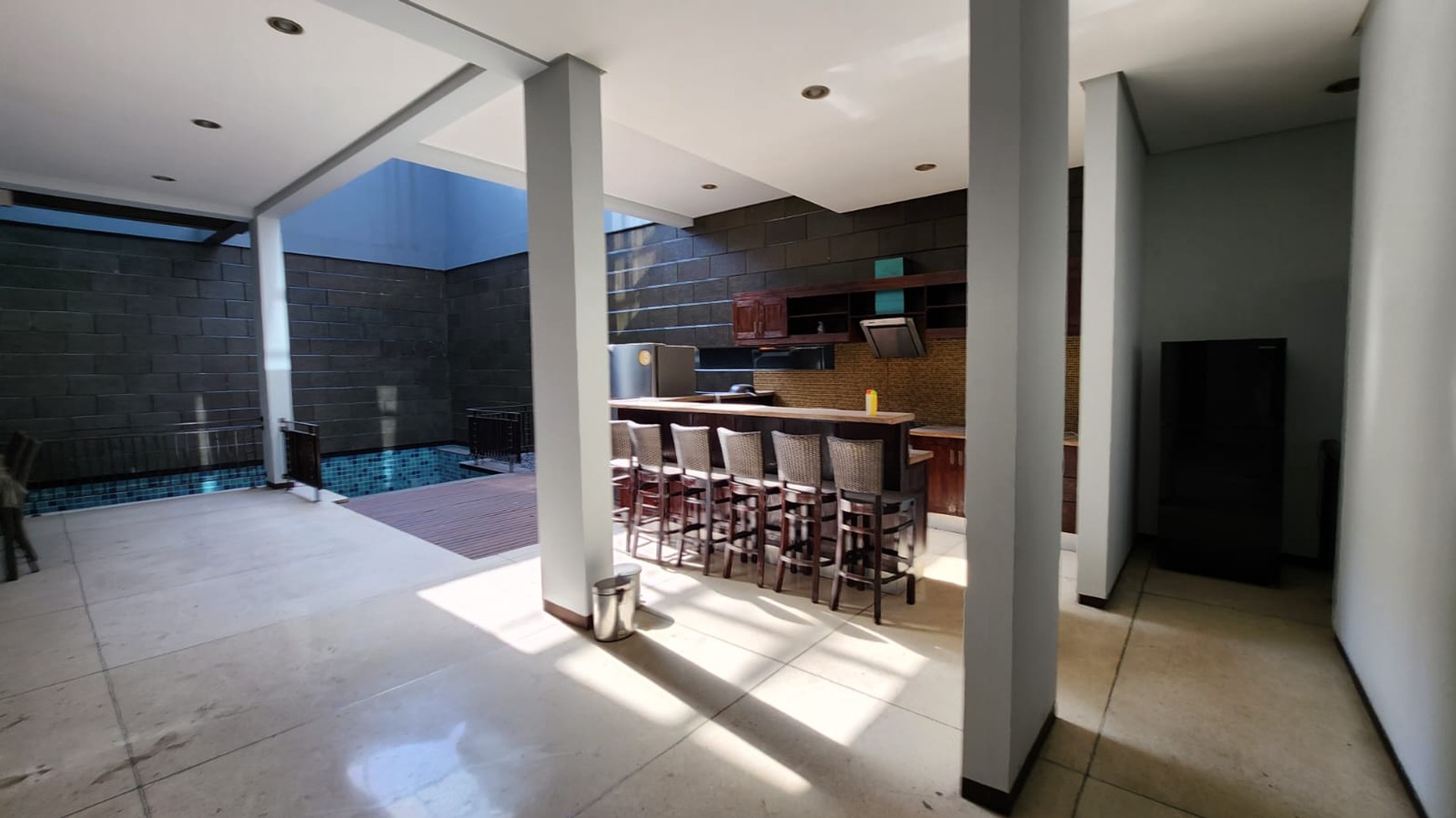 Disewakan Rumah Mewah Private Pool Modern 3 Lantai Citraland Utama
