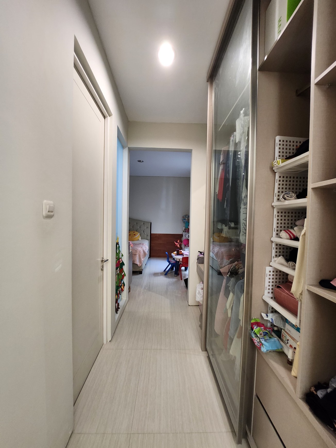 MURAH Turun Harga Dari Rp.3,7 M ke Cuma Rp.3,5 M Nego  DIJUAL Rumah Rumah  Row Jalan KEMBAR+ FULL FURNISHED Modern MEWAH  Royal Residence Lokasi SPESIAL Jalan RAYA KEMBAR  ( Wiyung - Surabaya Barat)  