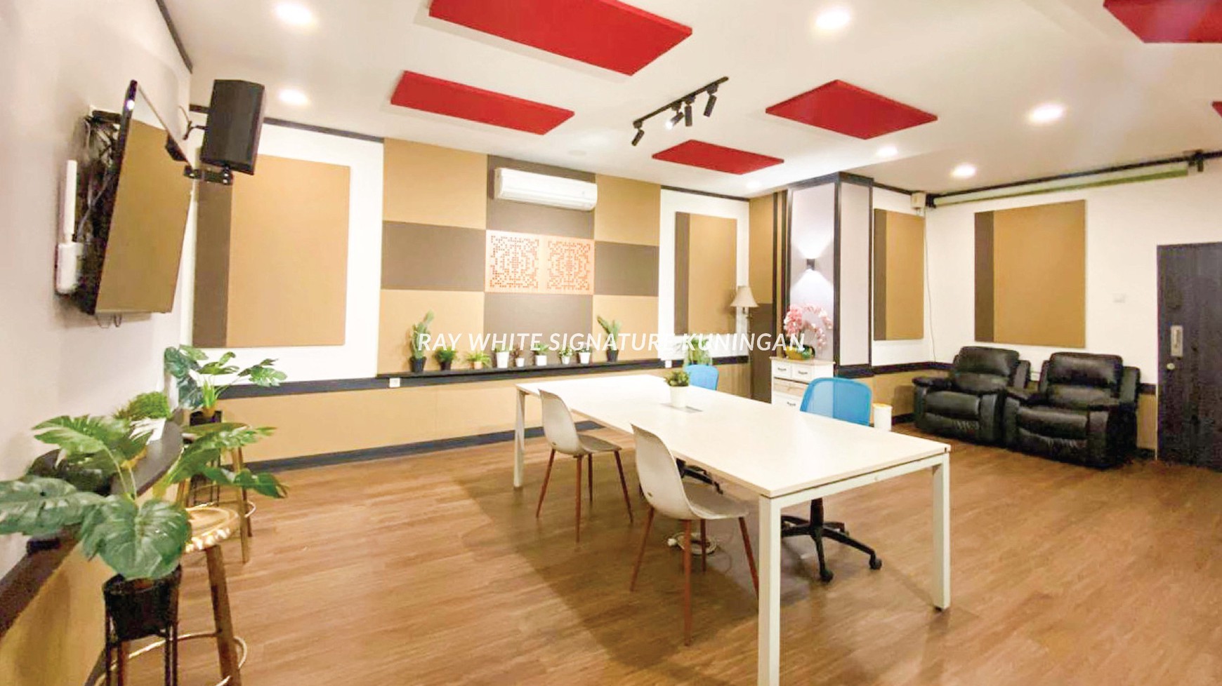 Dijual Gedung Graha AUG Lokasi Bagus di Tebet