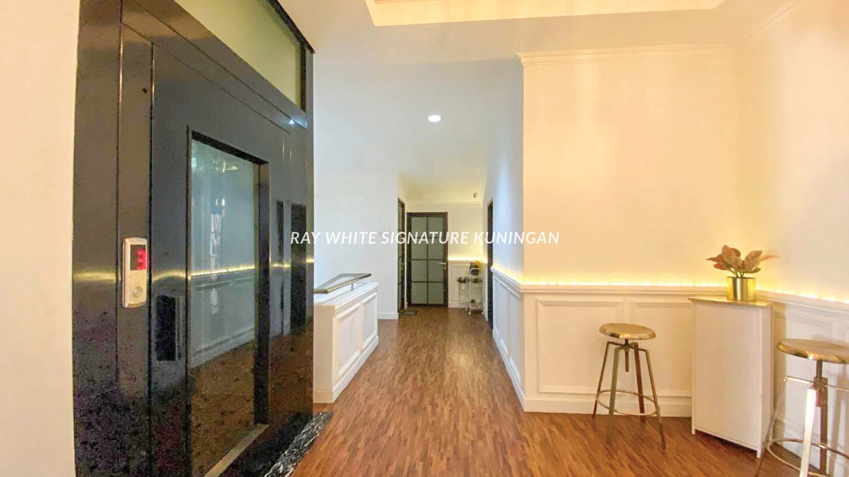 Dijual Gedung Graha AUG Lokasi Bagus di Tebet