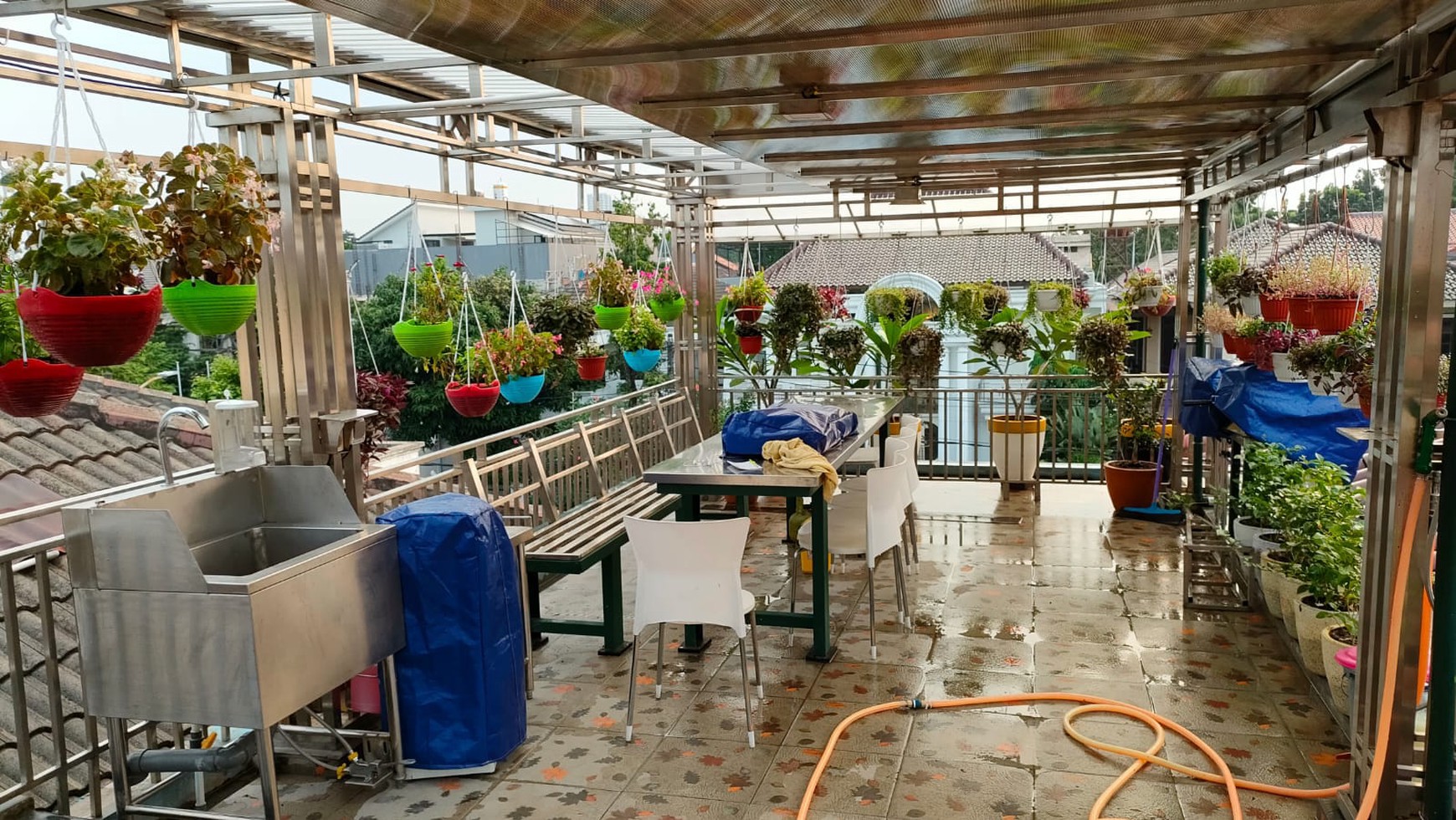 Rumah Lama Layak Huni daerah Strategis Pondok Indah 