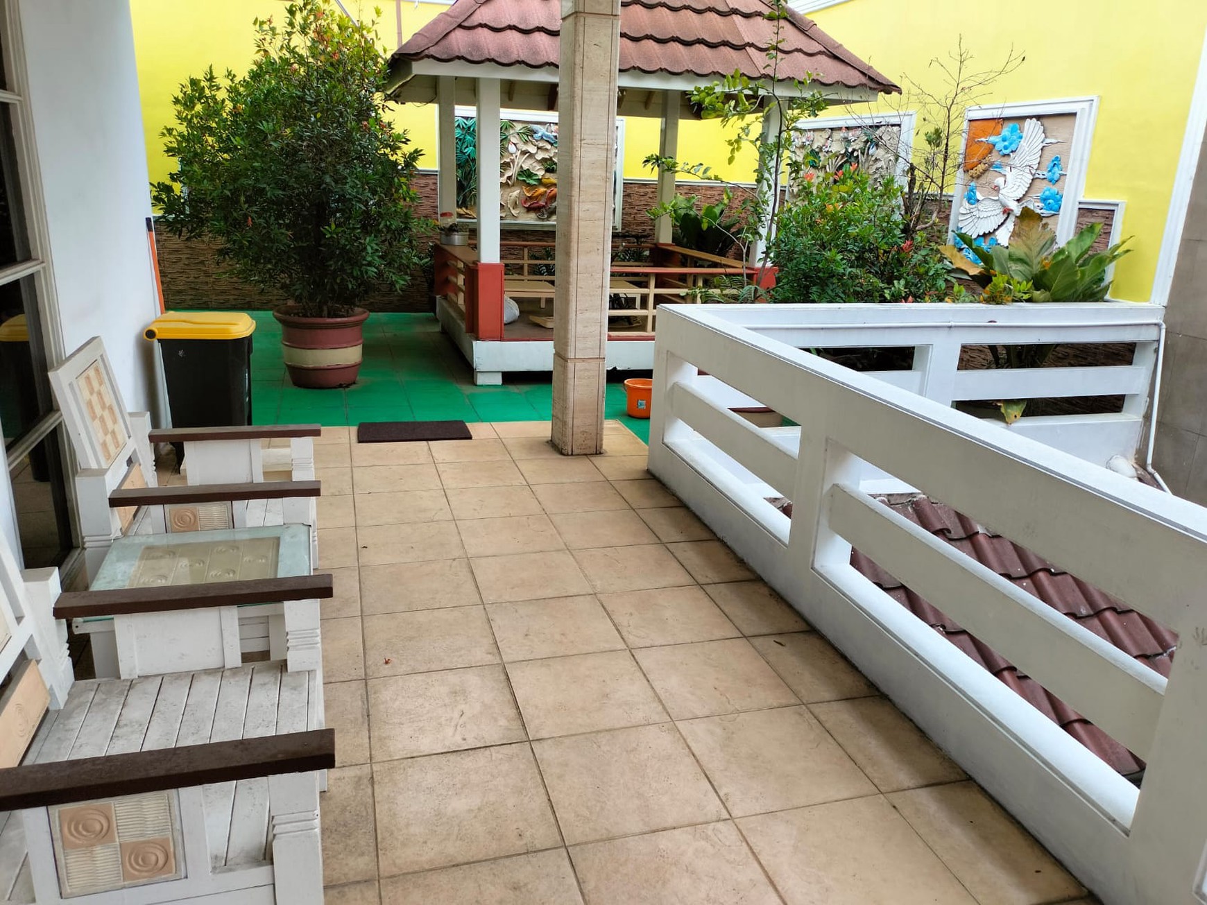 Rumah Lama Layak Huni daerah Strategis Pondok Indah 