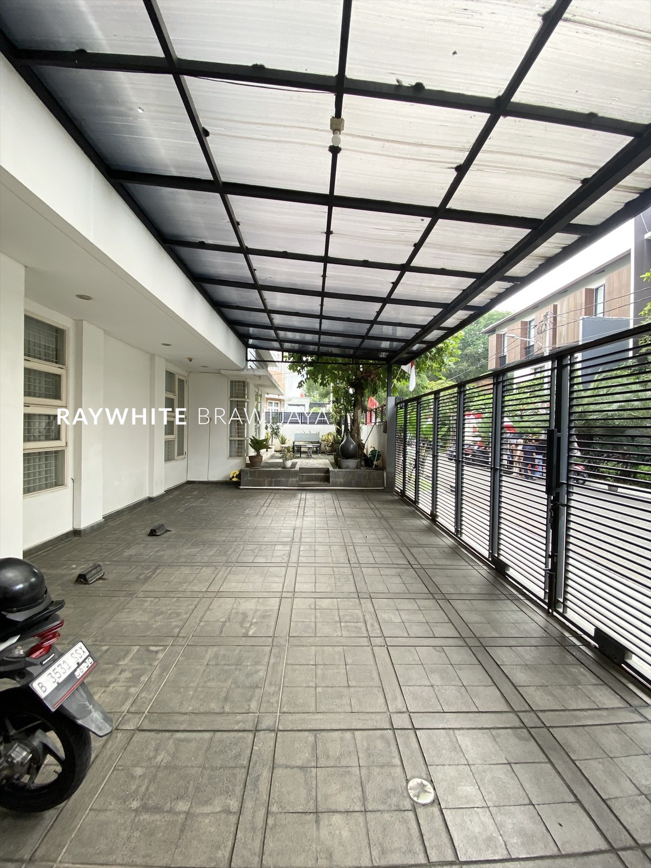 Turun Harga - Rumah Bangunan 3 Lantai Area Pondok Indah