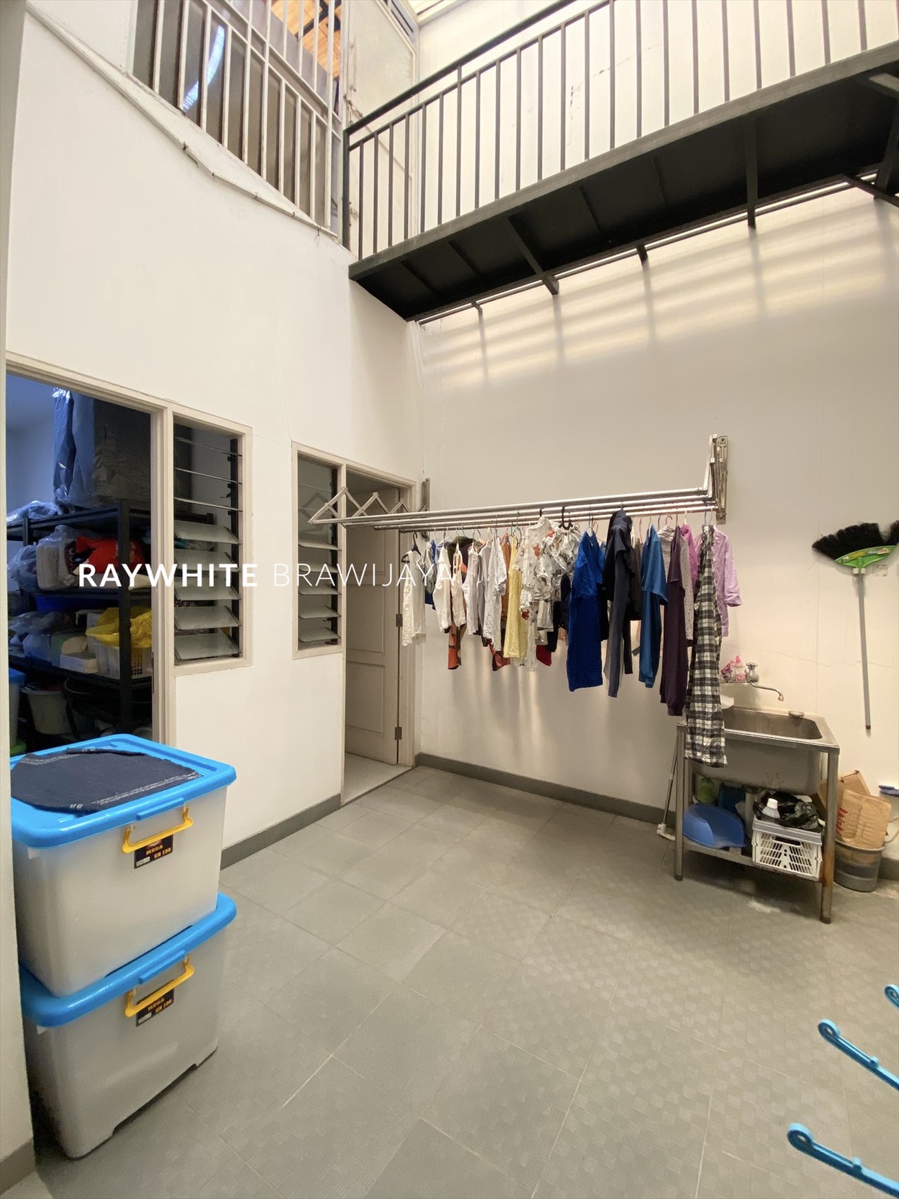 Turun Harga Rumah Bangunan 3 Lantai Area Pondok Indah