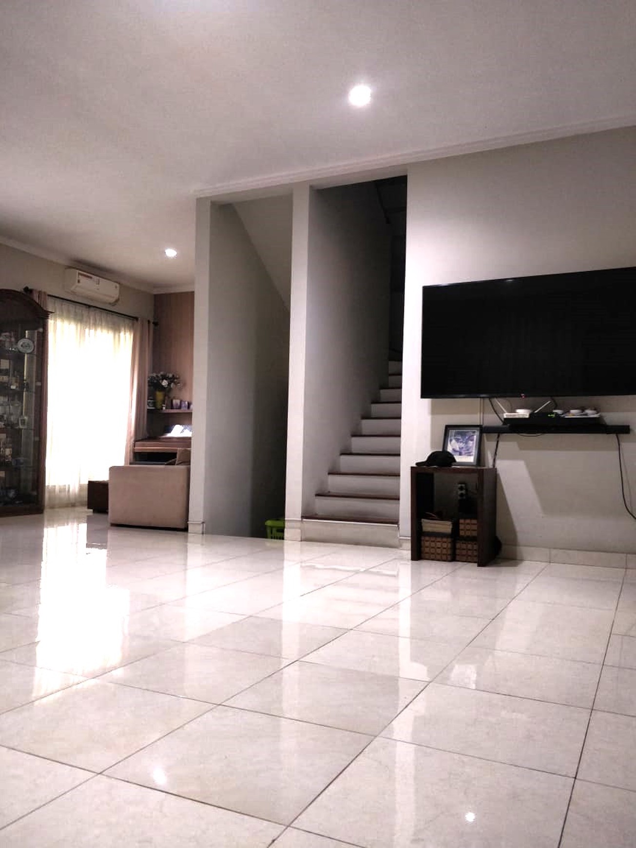 Rumah 2 Lantai SHM Siap Huni KT 3+1 KM 3+1 @Bintaro Sektor 9.