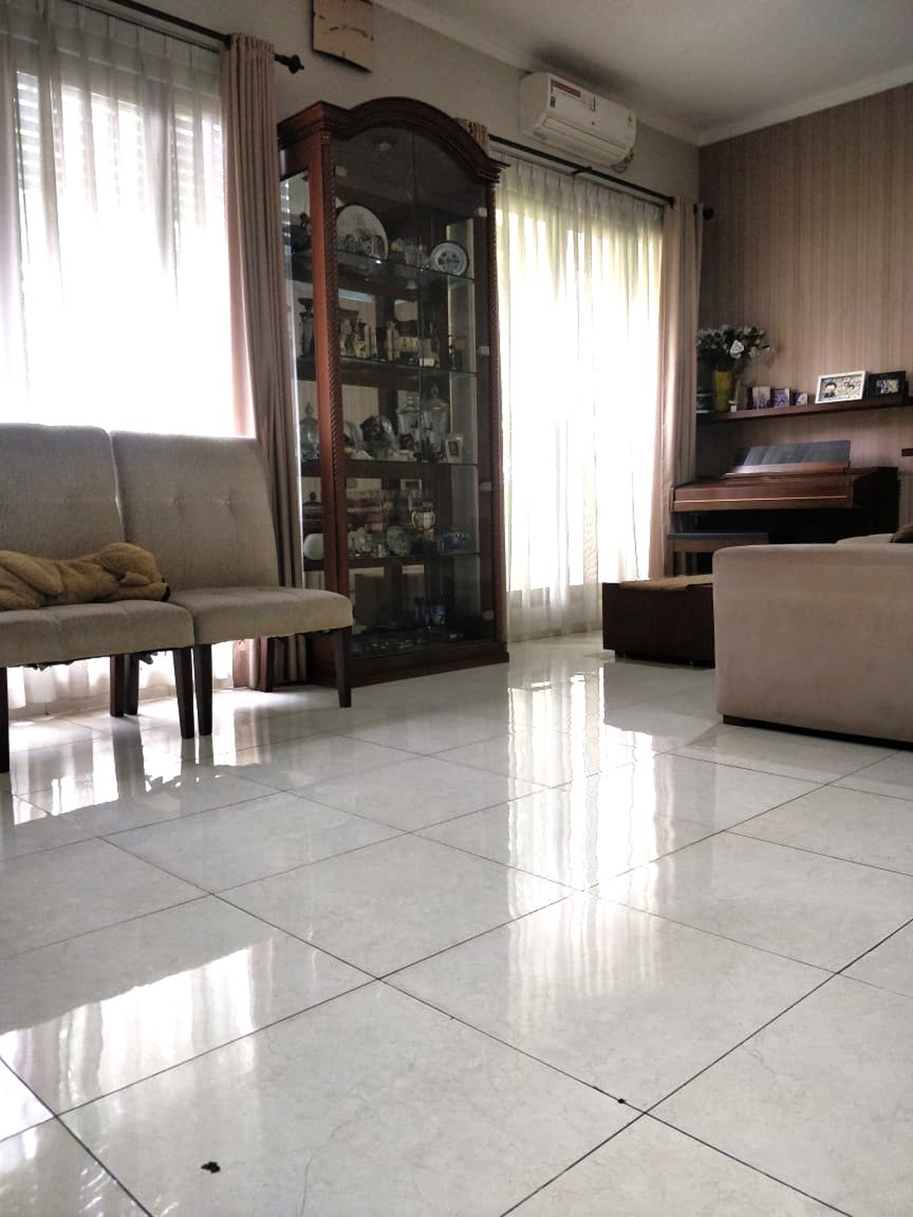 Rumah 2 Lantai SHM Siap Huni KT 3+1 KM 3+1 @Bintaro Sektor 9.
