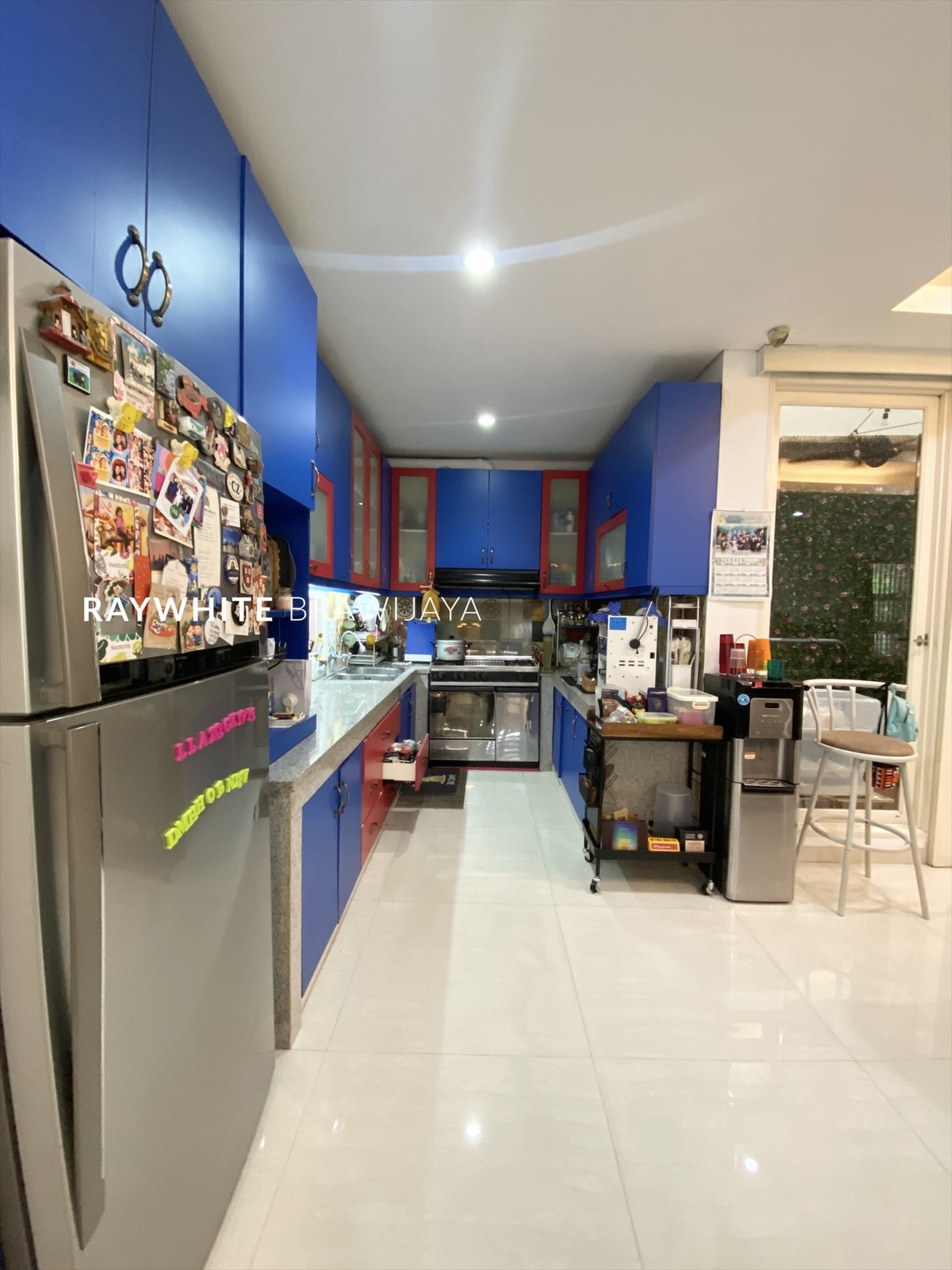 Rumah Bangunan 3 Lantai Lokasi Strategis Area Pondok Indah
