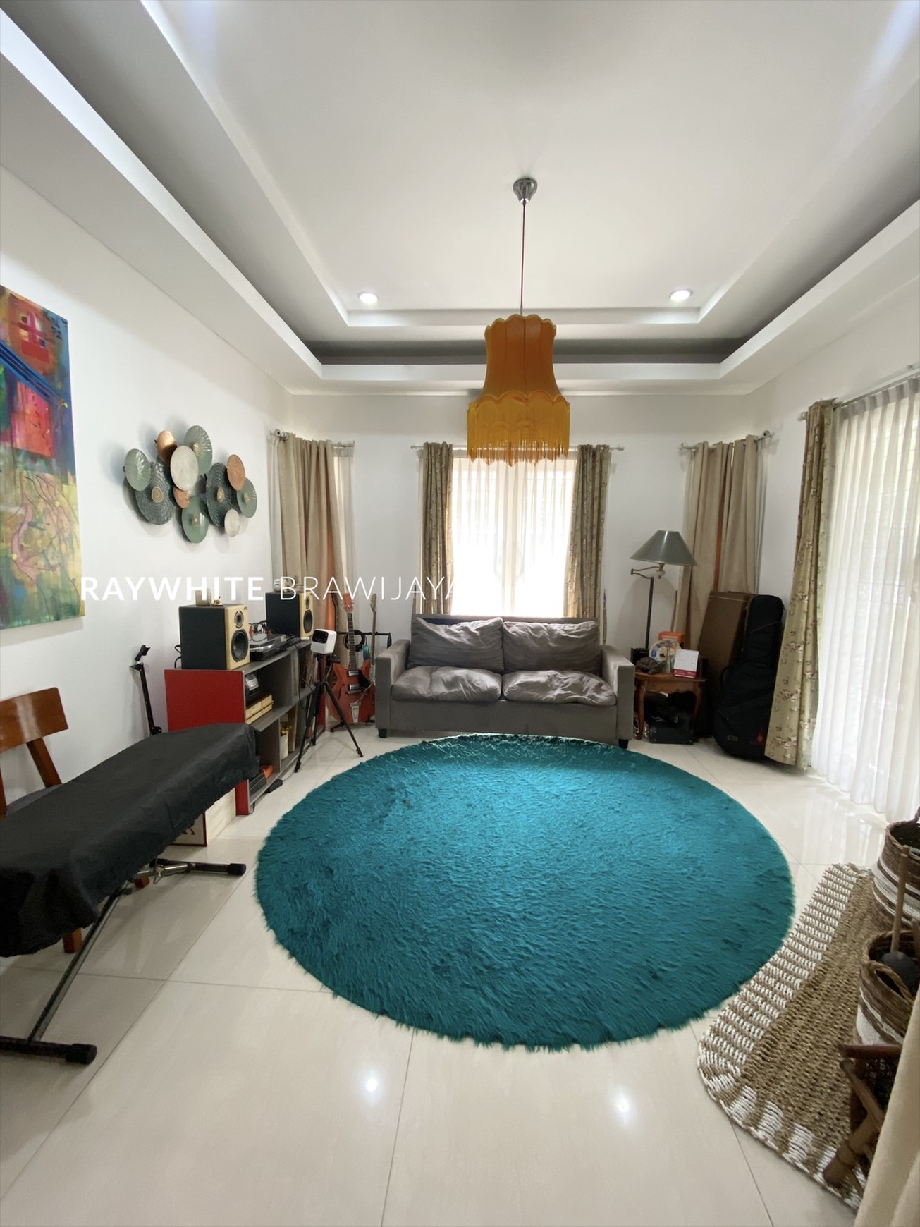 Rumah Bangunan 3 Lantai Lokasi Strategis Area Pondok Indah