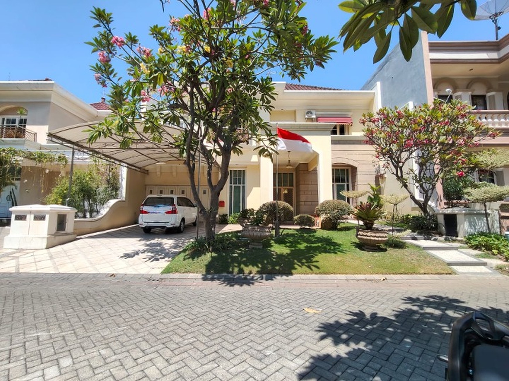 Dijual Cepat Rumah Asri & Ekslusif di Laguna Regency Pakuwon City