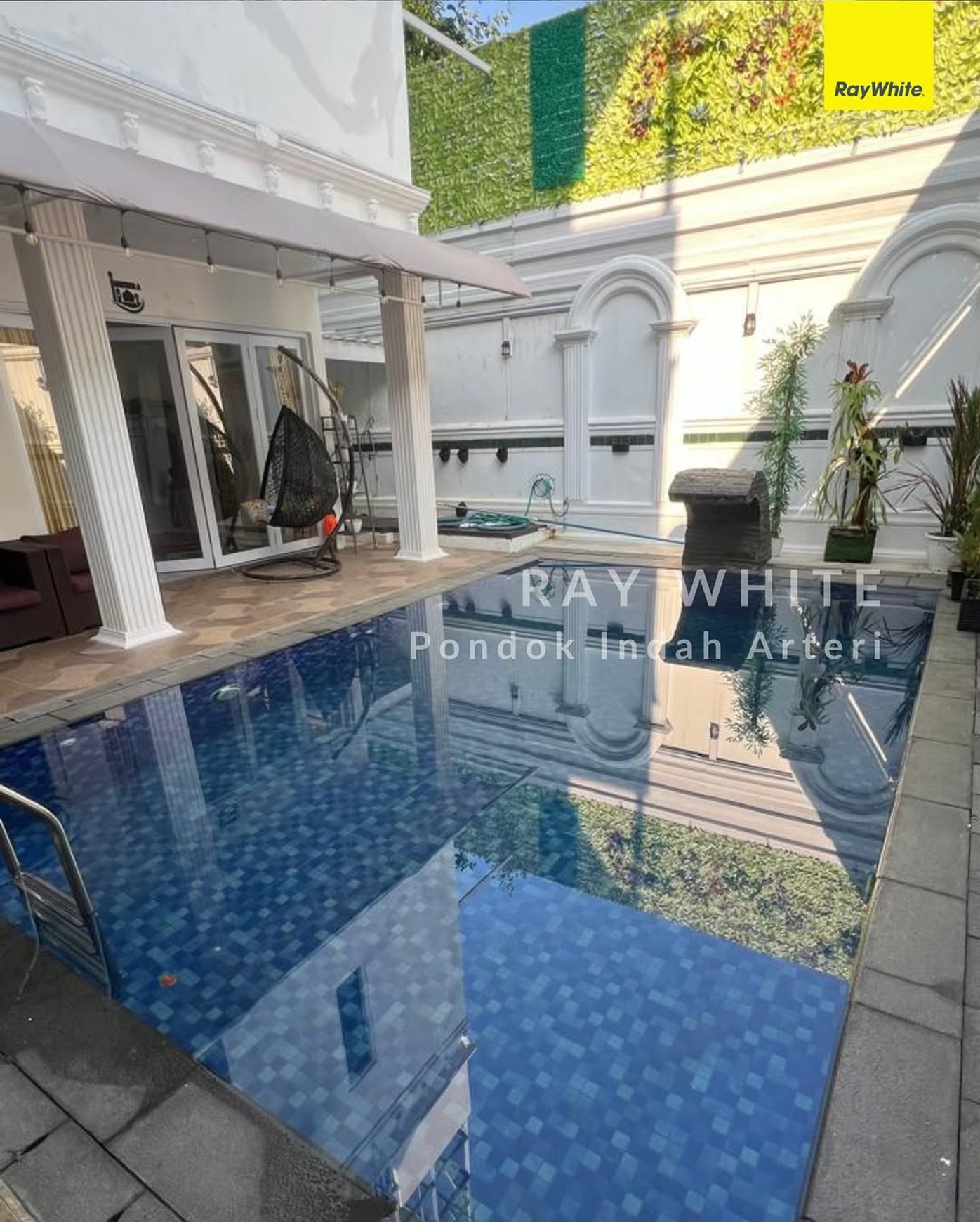 Dijual Rumah Mewah Bukit Golf Hijau Sentul City ada pool, lapangan basket