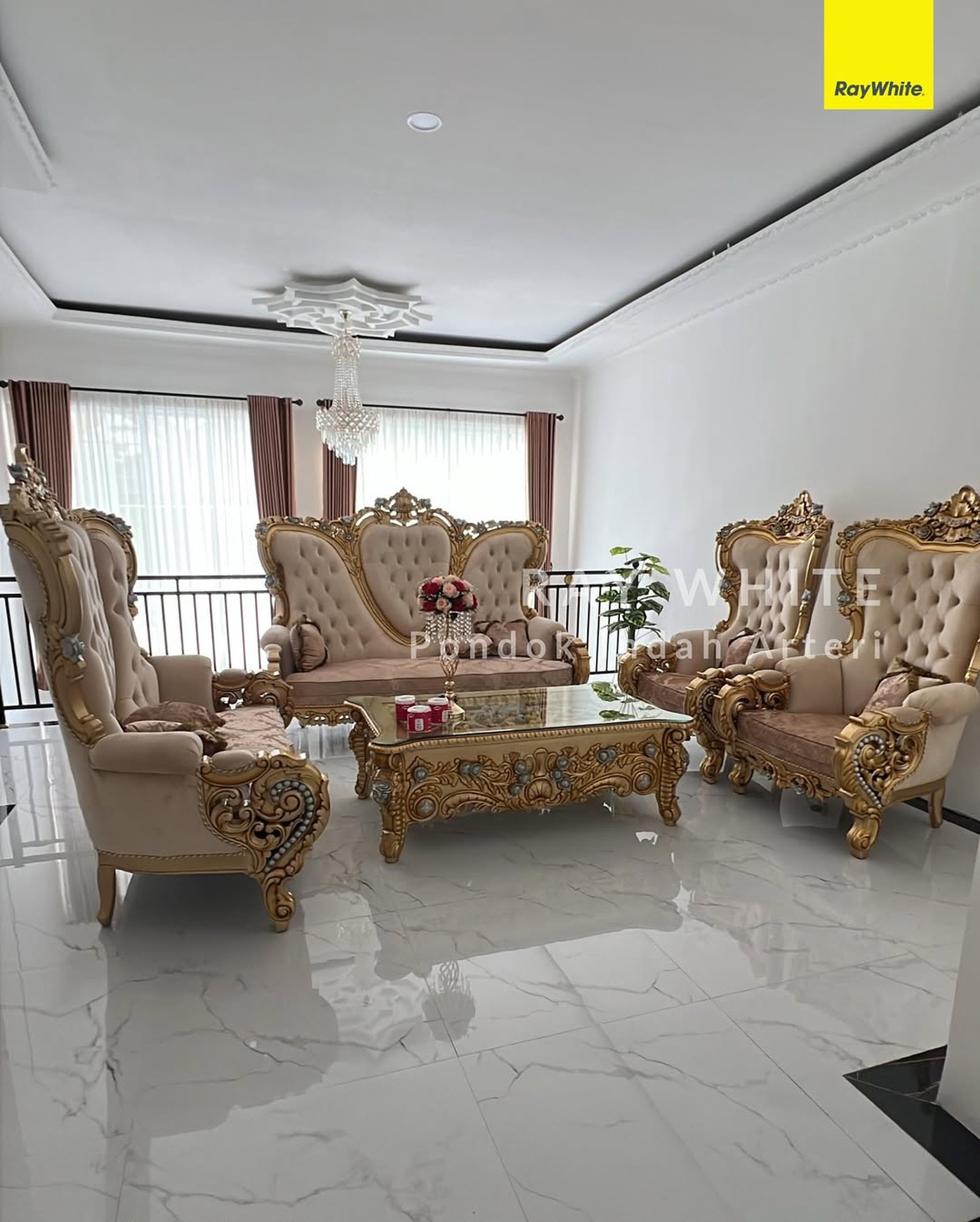 Dijual Rumah Mewah Bukit Golf Hijau Sentul City ada pool, lapangan basket