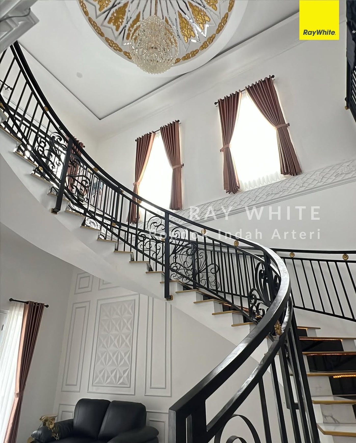 Dijual Rumah Mewah Bukit Golf Hijau Sentul City ada pool, lapangan basket