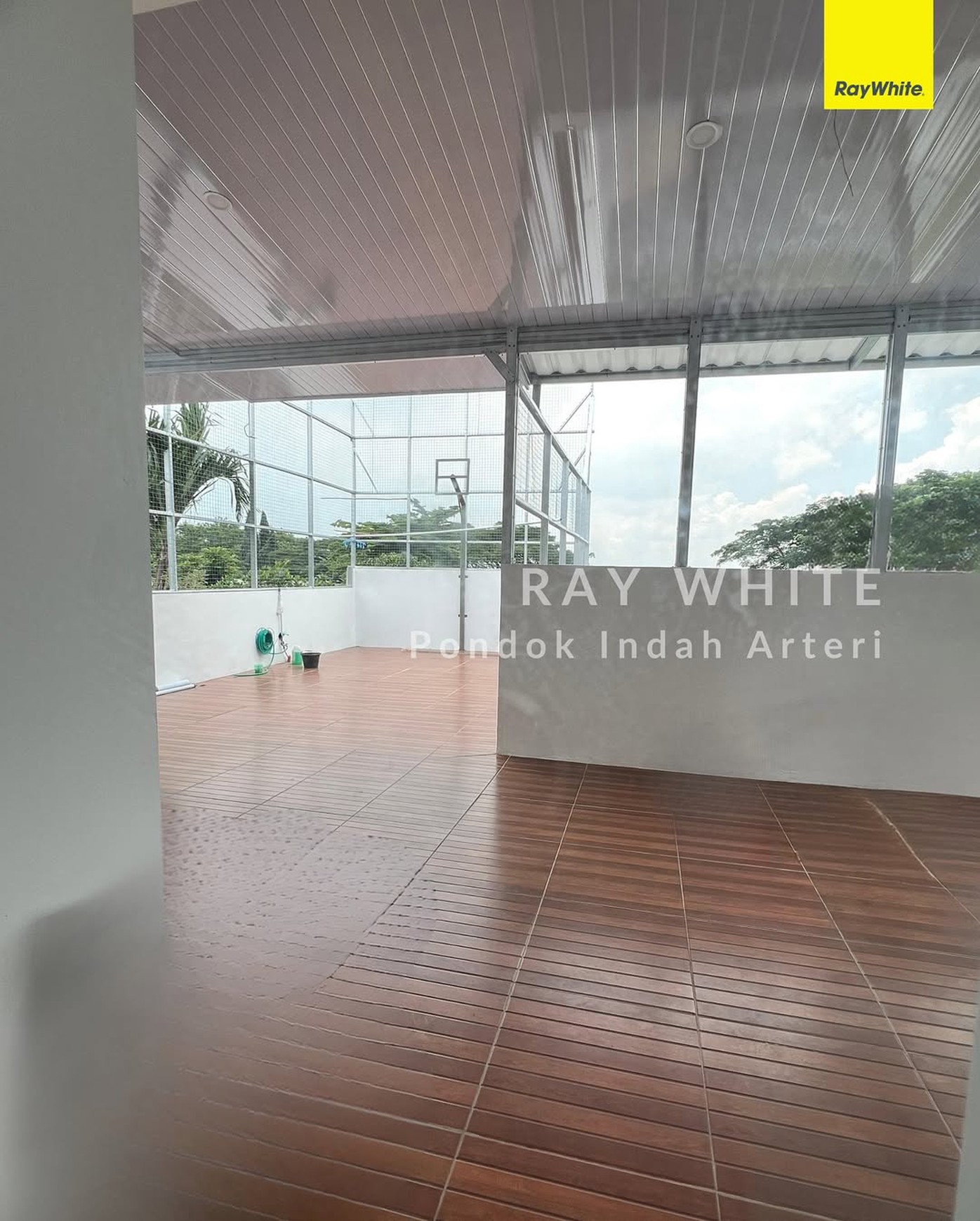 Dijual Rumah Mewah Bukit Golf Hijau Sentul City ada pool, lapangan basket