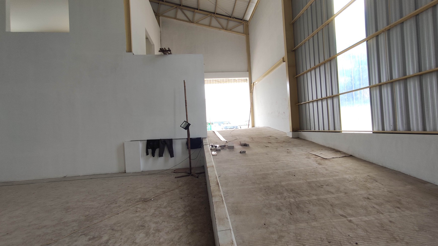Gudang Strategis Luas 3116 m2 D Kawasan Industrii Delta Silicon 8, Lippo Cikarang