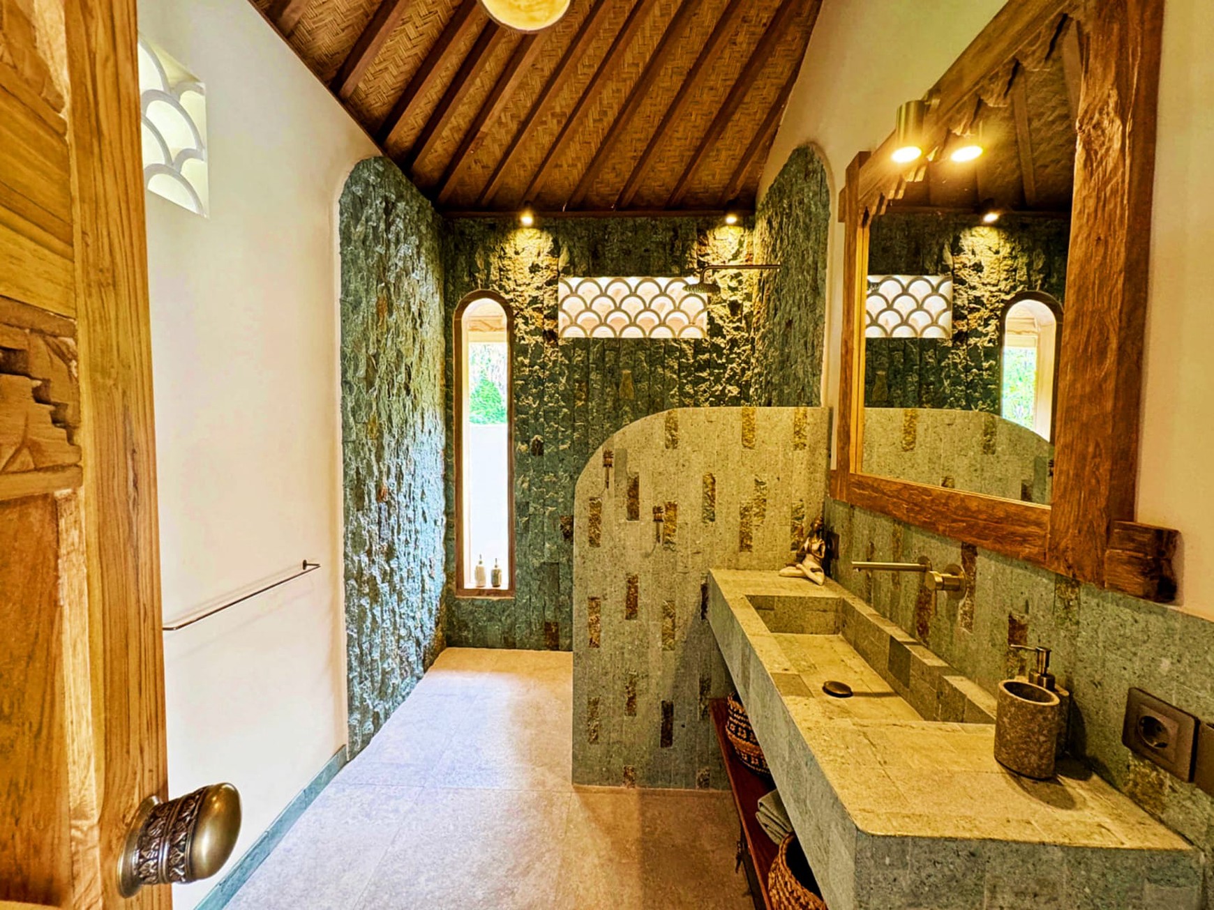 Peaceful Jungle-View Villa in Kulat, Pecatu
