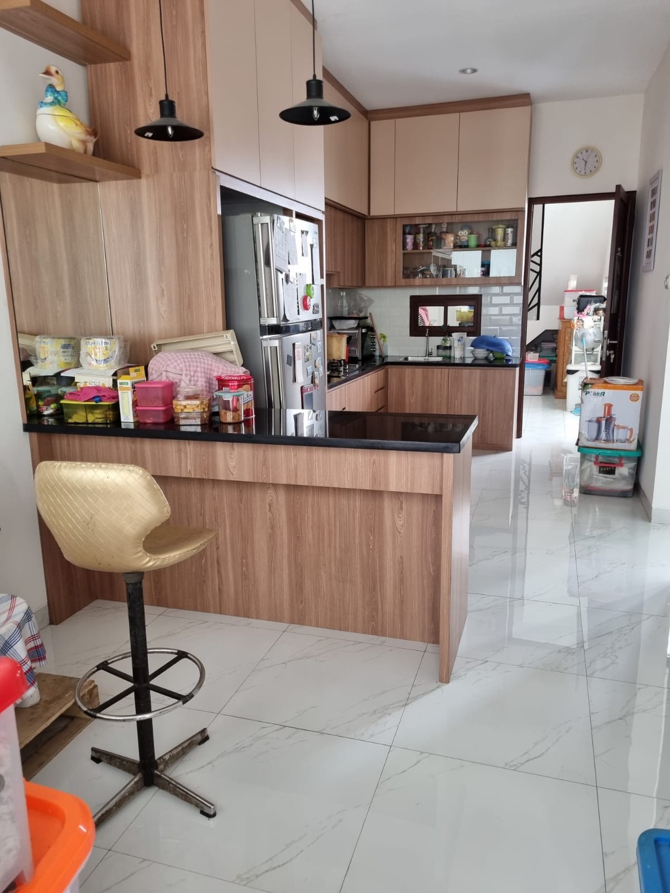 Rumah Cantik Posisi HOOK 2 Lantai di Bekasi dengan KT 4+1 Km 3+1 SHM