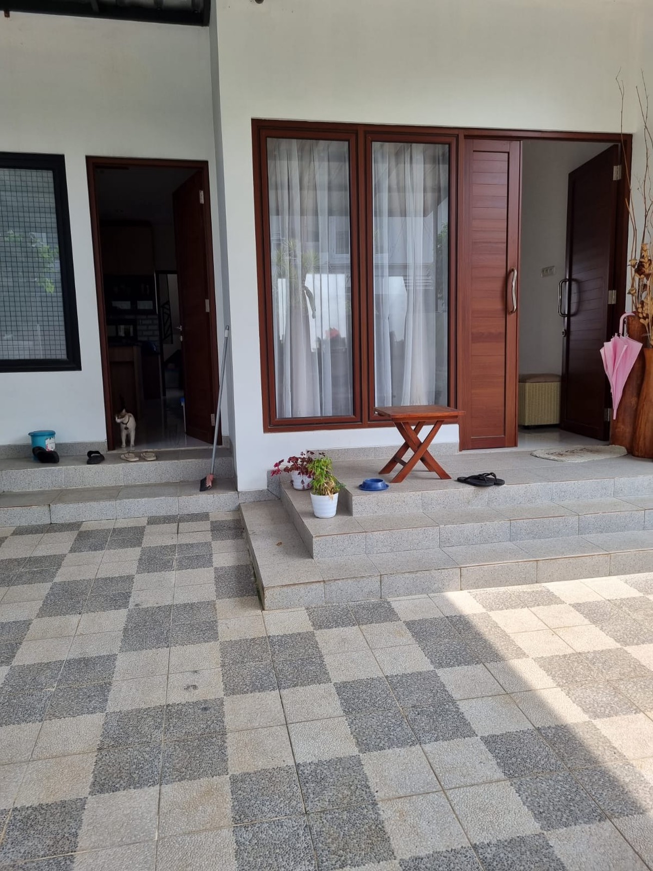 Rumah Cantik Posisi HOOK 2 Lantai di Bekasi dengan KT 4+1 Km 3+1 SHM