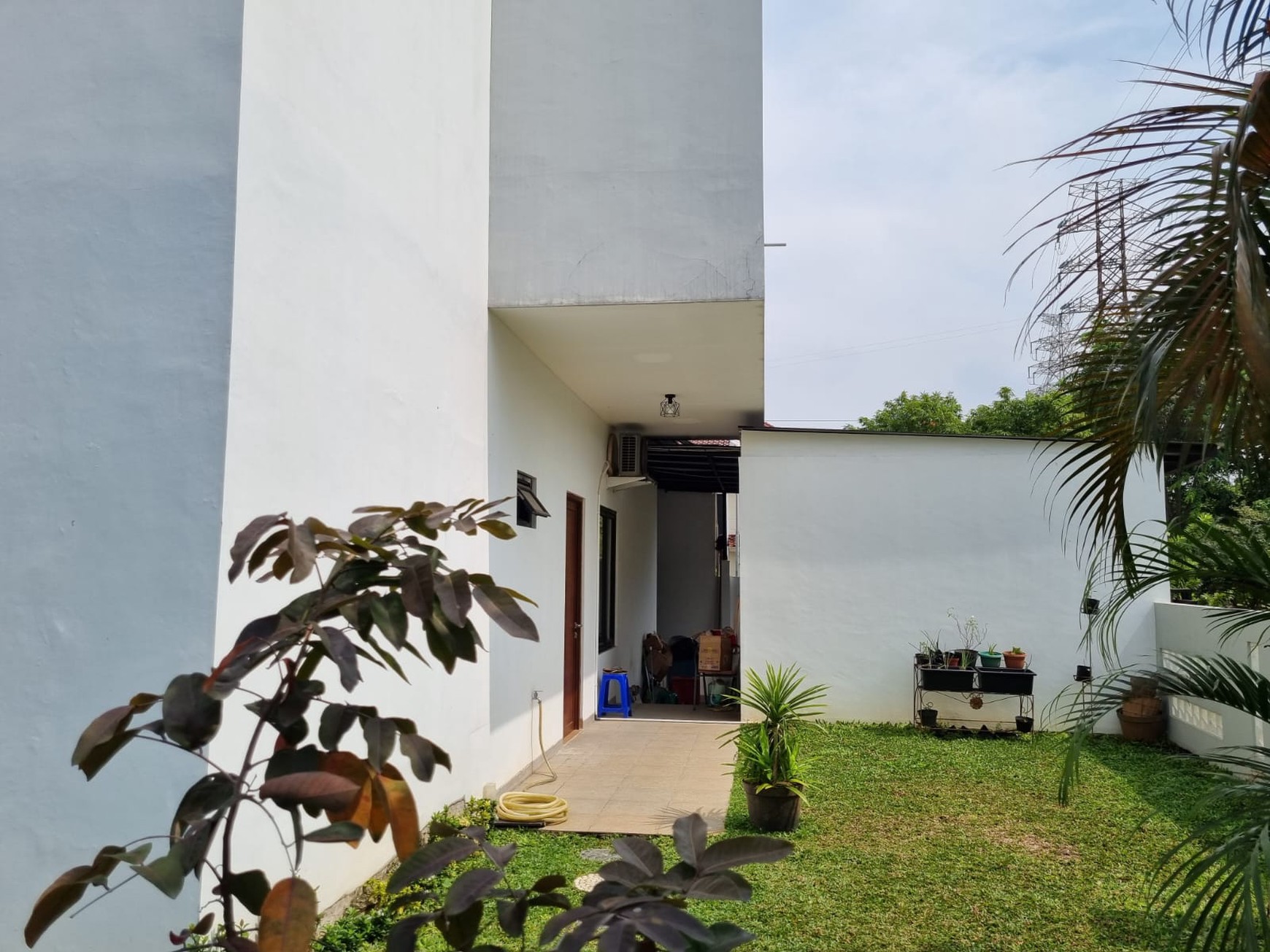 Rumah Cantik Posisi HOOK 2 Lantai di Bekasi dengan KT 4+1 Km 3+1 SHM