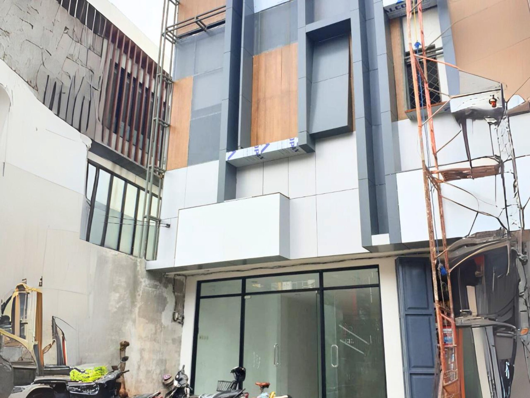 Ruko 3 Lantai Dijual/ Disewa di Tebet Jaksel