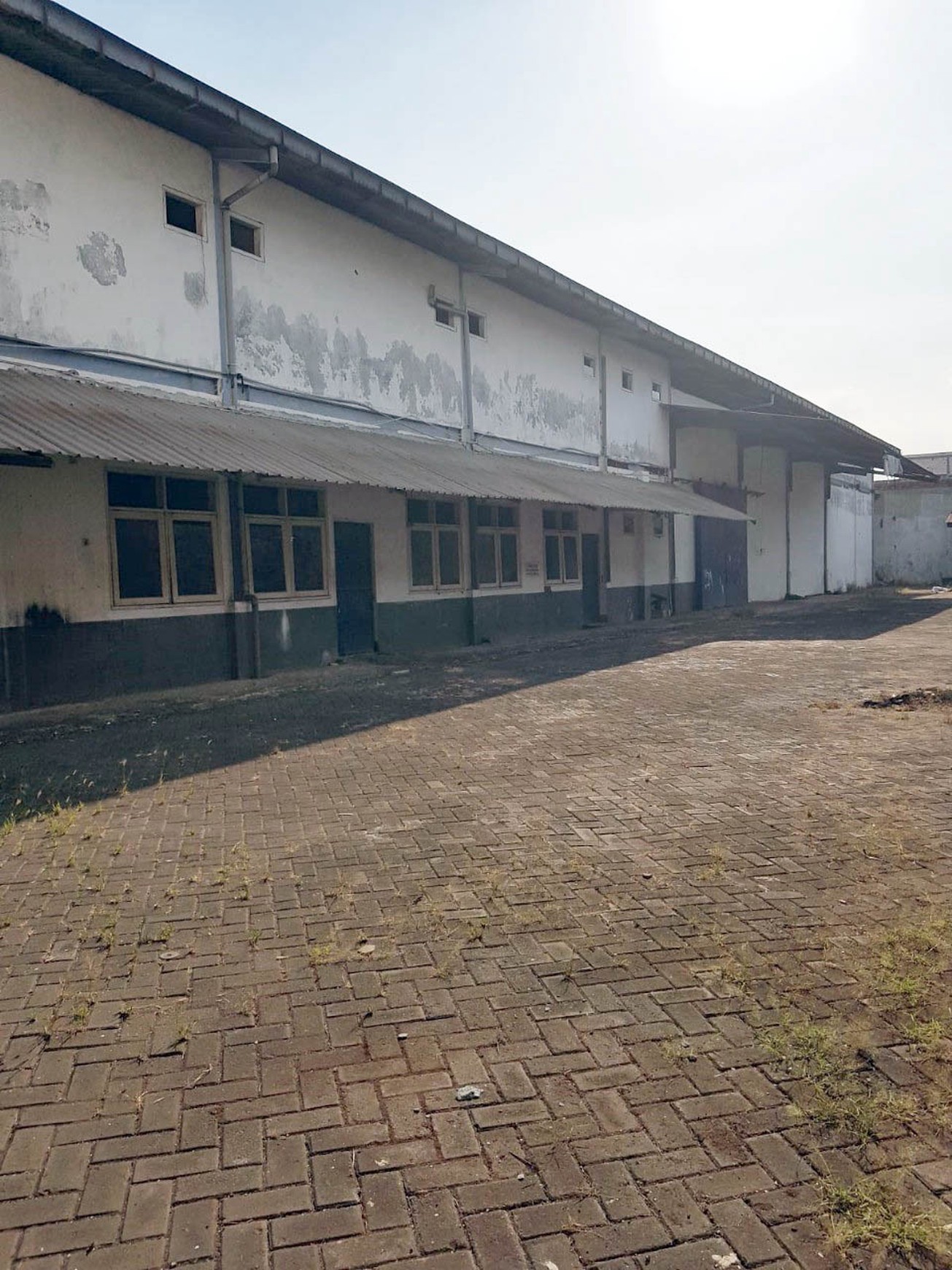 Gudang di Jl. Brigjen Katamso Sidoarjo, 2 Lantai, Strategis... DISEWAKAN JUGA !!!