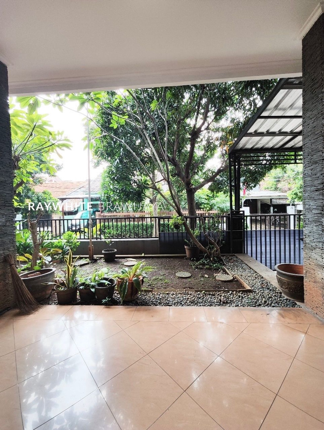 Rumah Dalam Perumahan Lokasi Strategis Area Kebayoran Baru