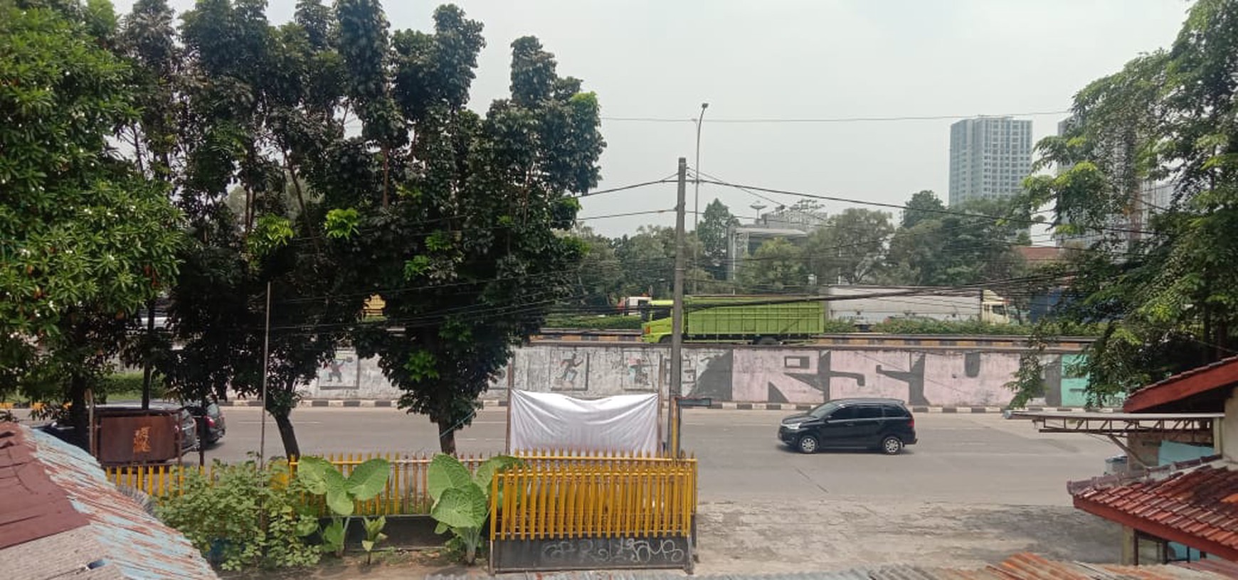 DJUAL Rumah dan Ruang usaha Jln Raya.TB.Simatupang Jakarta Selatan