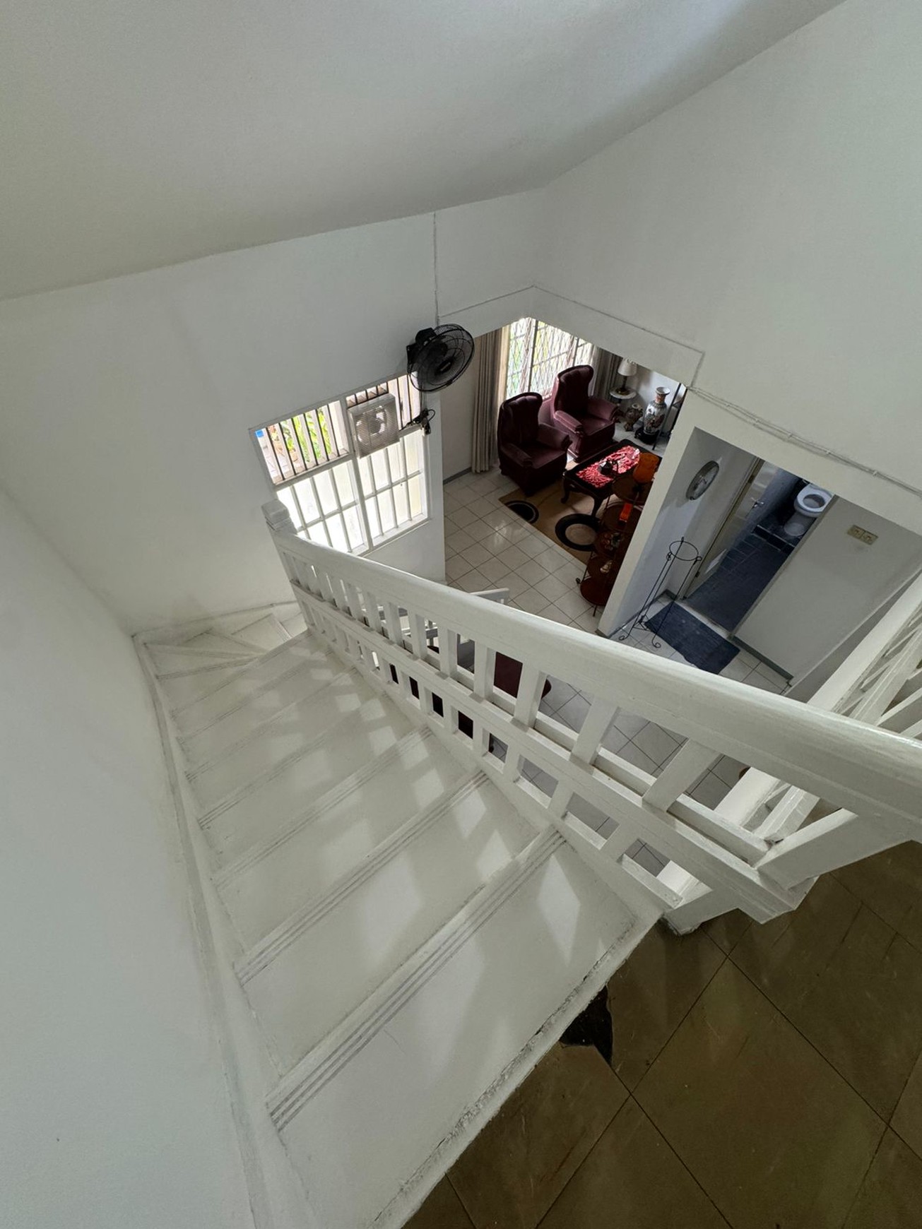 Rumah Bersih di Bintaro Sektor 2, sudah SHM 2 Lantai dengan KT 3+1 KM 2+1.