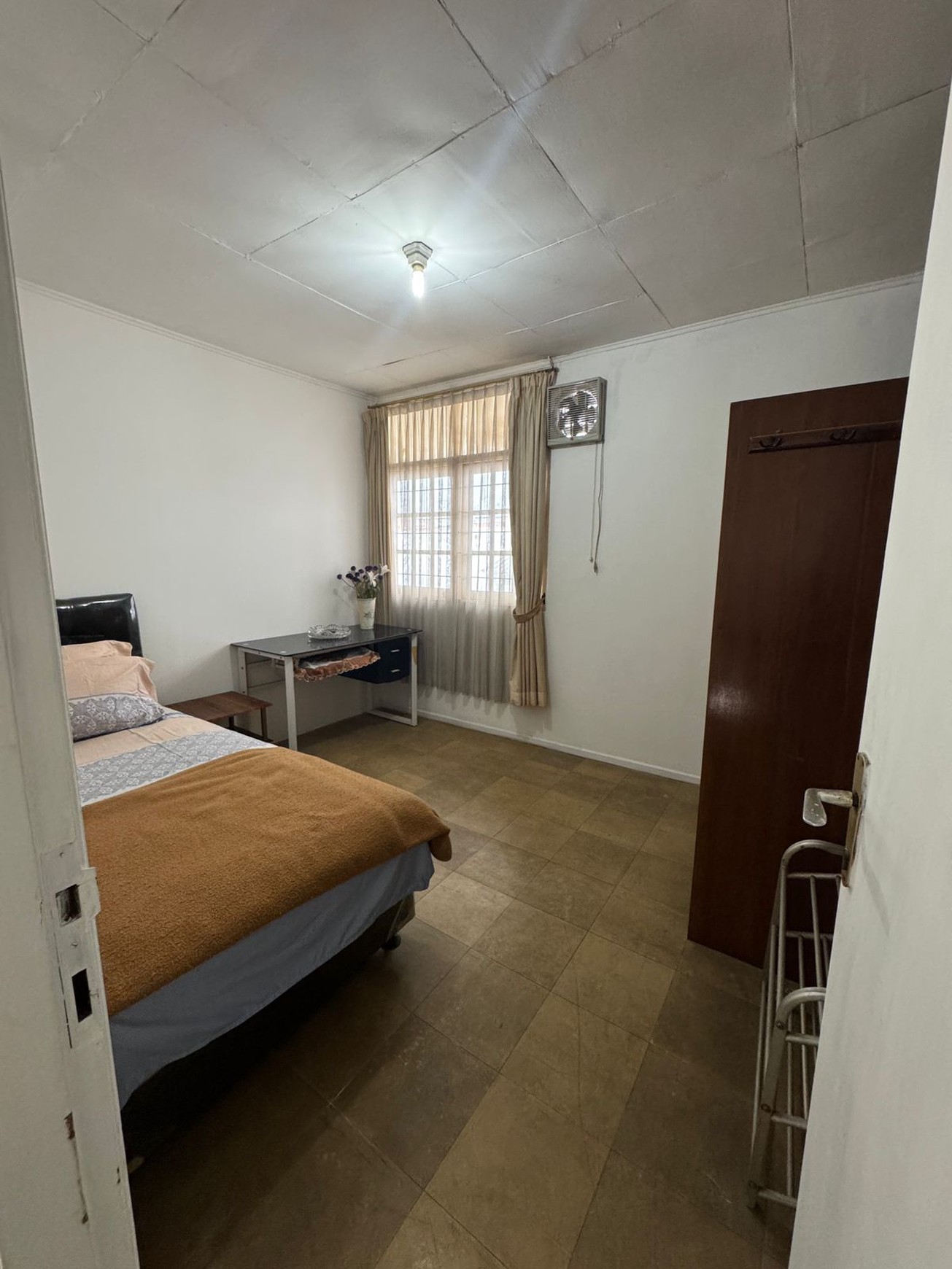 Rumah Bersih di Bintaro Sektor 2, sudah SHM 2 Lantai dengan KT 3+1 KM 2+1.