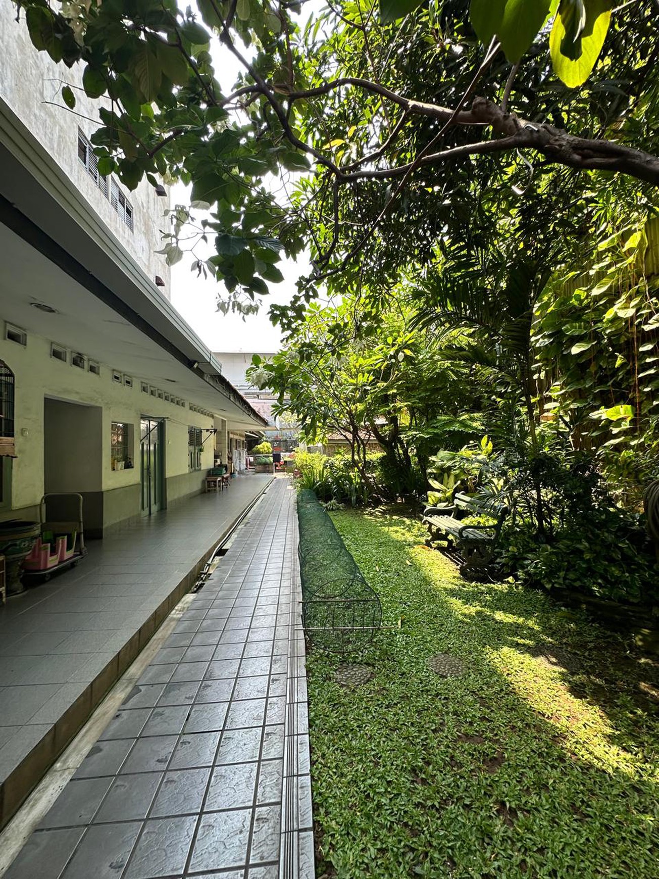 Jual Rumah dengan Tanah Luas di Area Gambir