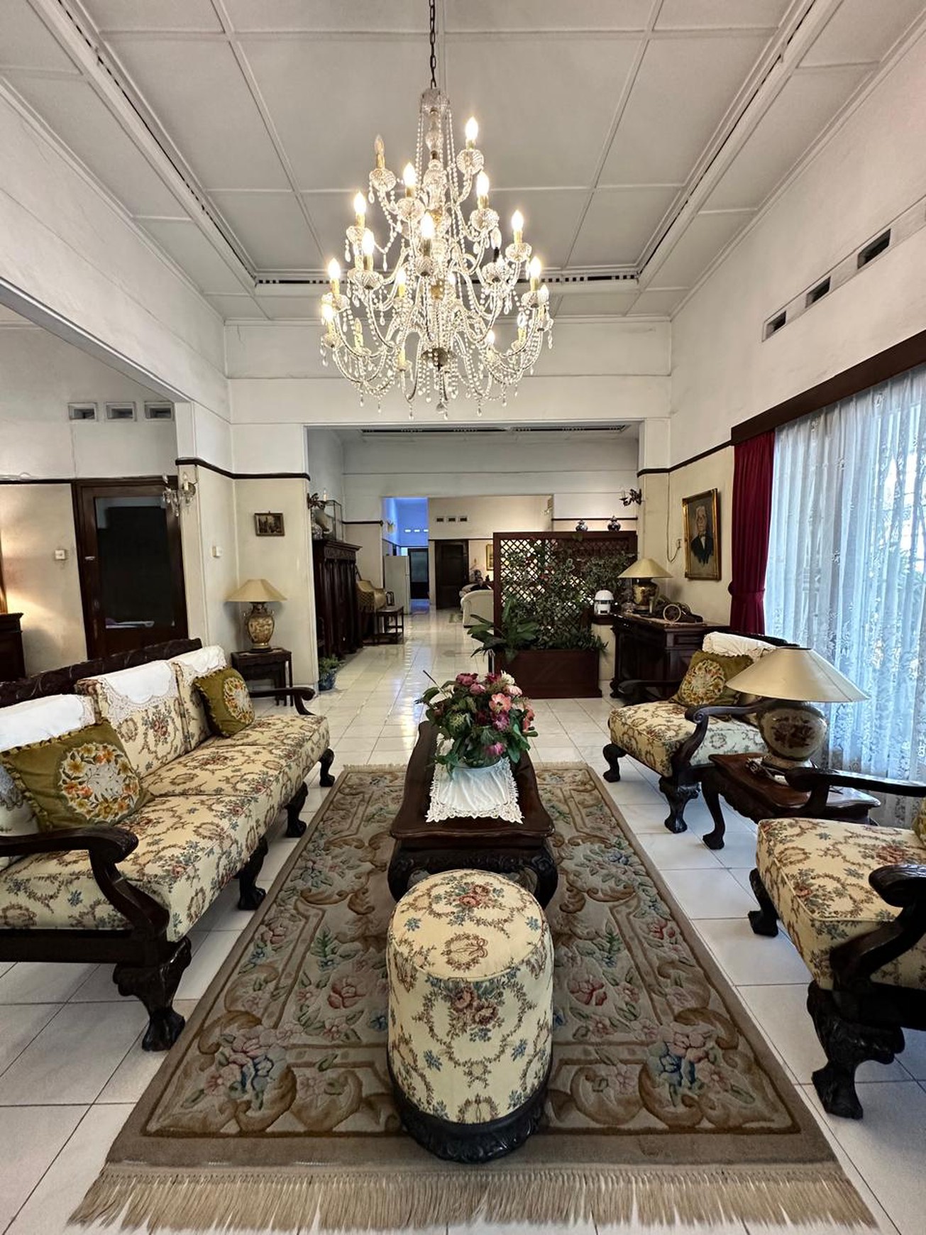 Jual Rumah dengan Tanah Luas di Area Gambir