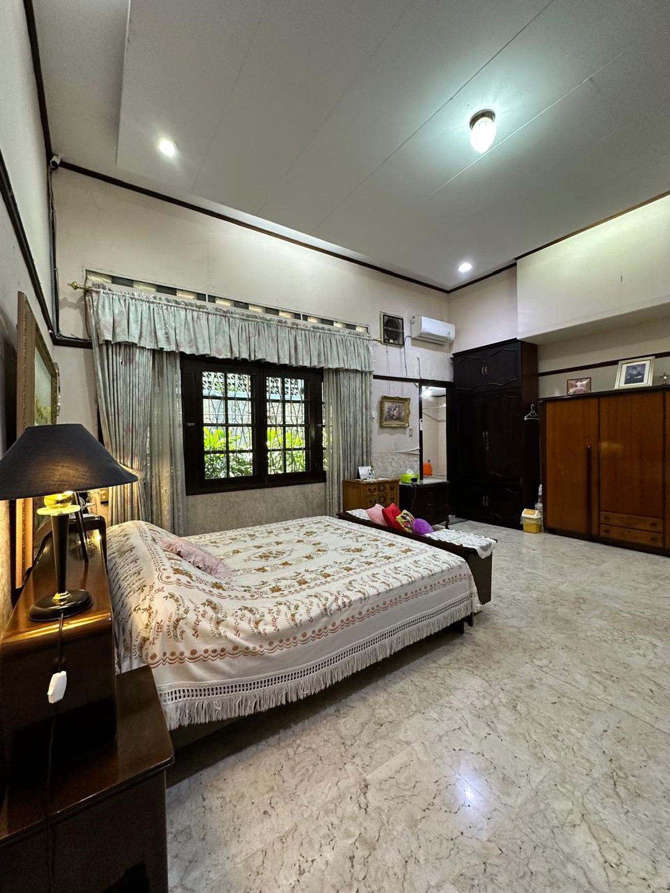 Jual Rumah dengan Tanah Luas di Area Gambir