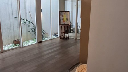 Rumah 2 Lantai Siap Huni dengan 4 Kamar Tidur dan 4 Kamar Mandi SHM