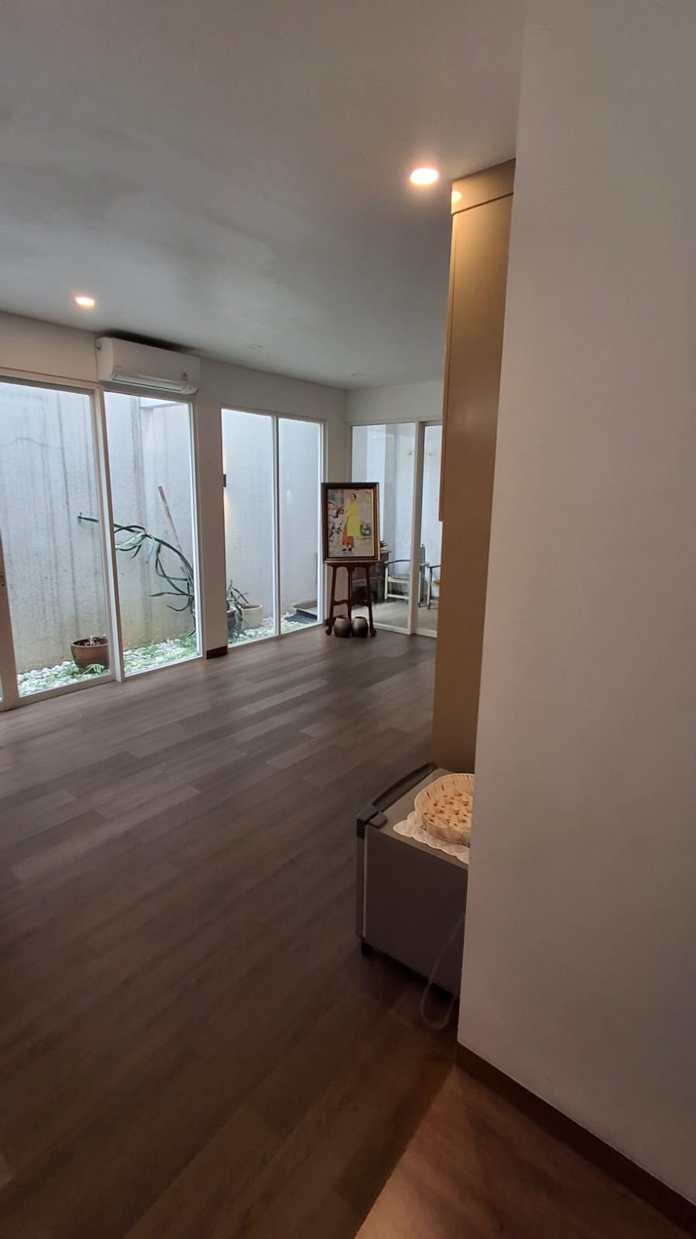 Rumah 2 Lantai Siap Huni dengan 4 Kamar Tidur dan 4 Kamar Mandi SHM