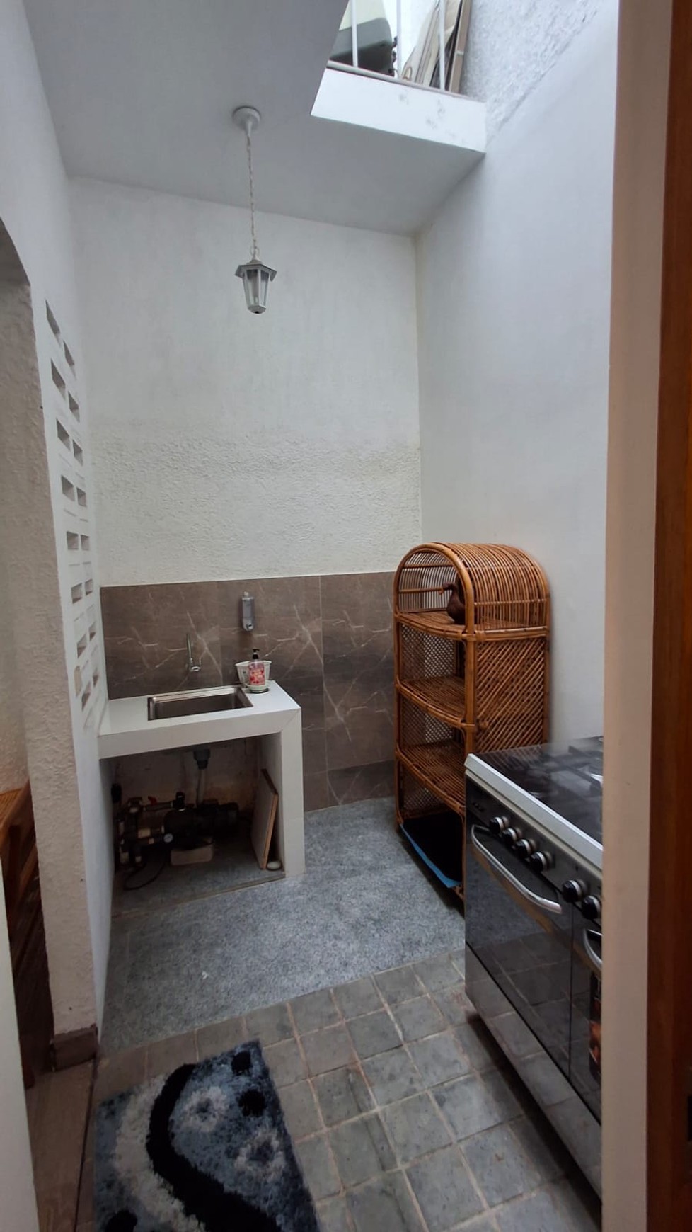 Rumah 2 Lantai Siap Huni dengan 4 Kamar Tidur dan 4 Kamar Mandi SHM