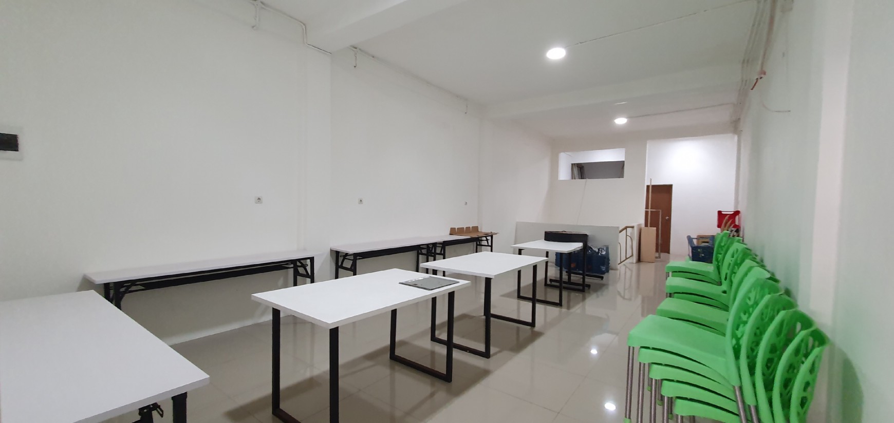 Ruko sewa lantai 2 saja, Boulevard Raya, Kelapa Gading Luas 4,5x15m2
