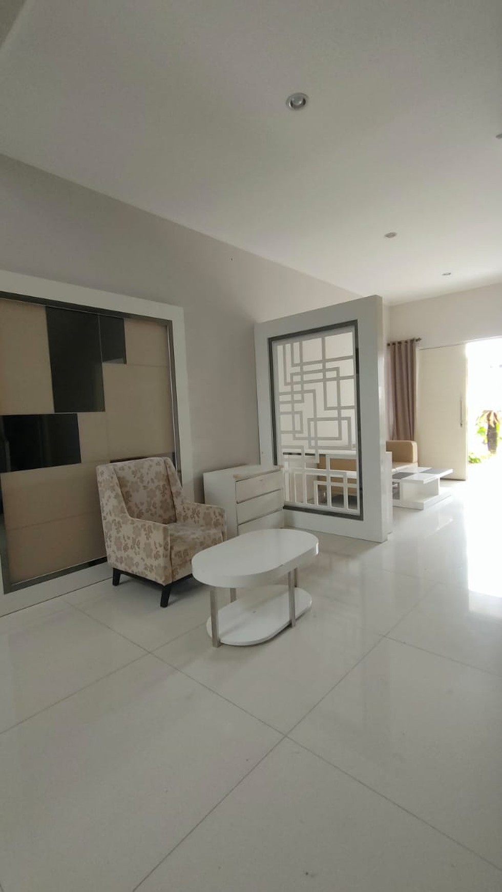Disewakan Rumah Bukit Telaga Golf Citraland Full Furnished Modern Garasi Carport Masuk 4 Mobil Lokasi Dekat Gwalk, Patung Merlion.