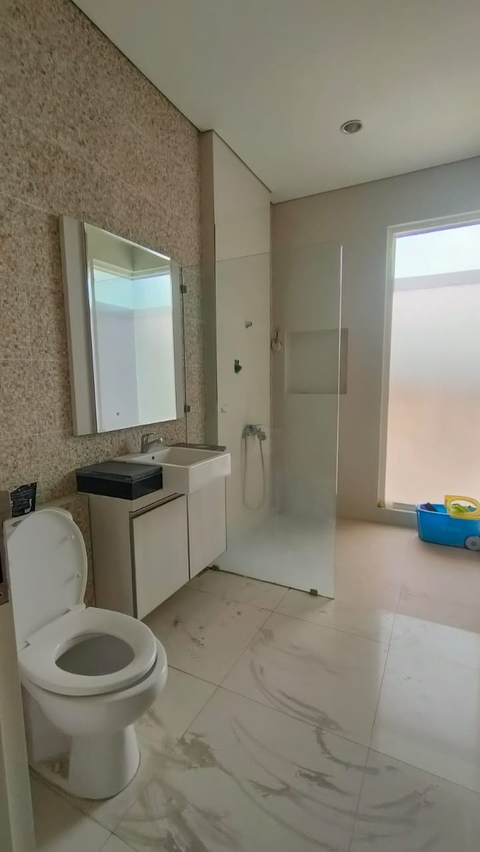 Disewakan Rumah Bukit Telaga Golf Citraland Full Furnished Modern Garasi Carport Masuk 4 Mobil Lokasi Dekat Gwalk, Patung Merlion.