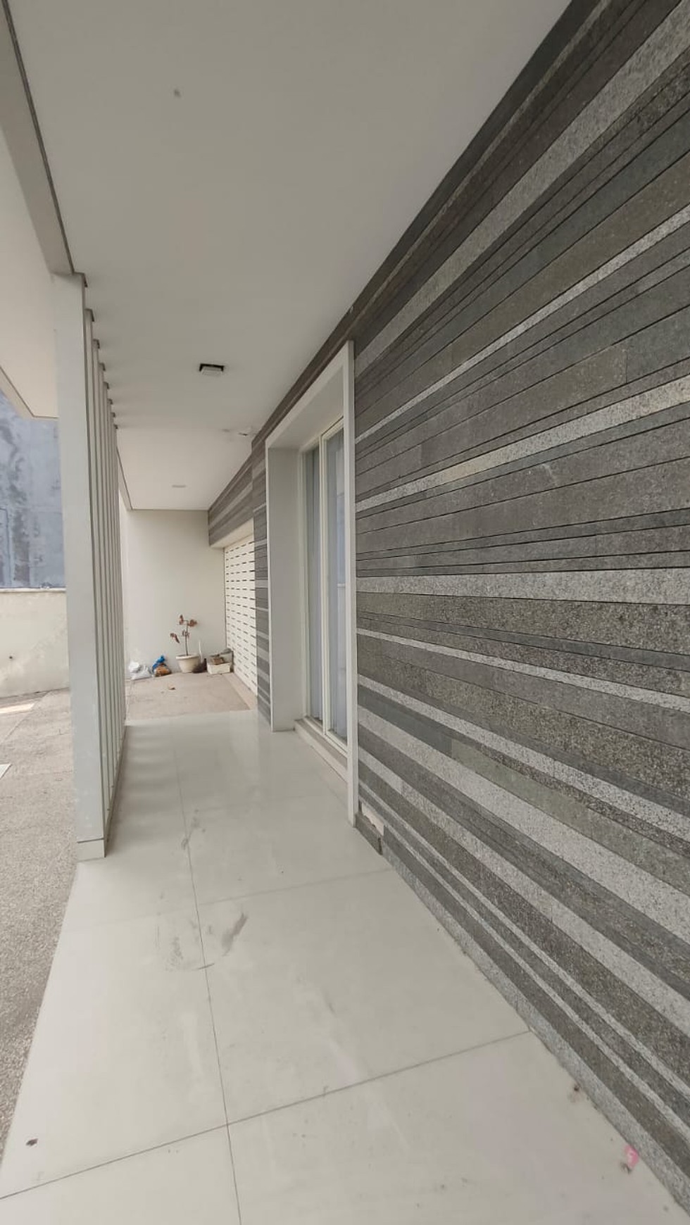 Disewakan Rumah Bukit Telaga Golf Citraland Full Furnished Modern Garasi Carport Masuk 4 Mobil Lokasi Dekat Gwalk, Patung Merlion.