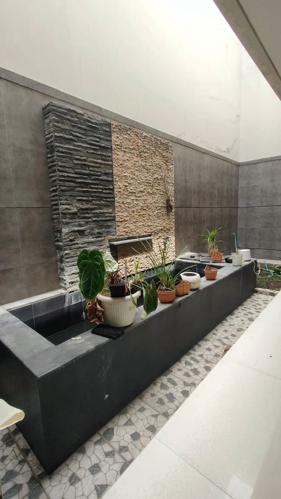 Disewakan Rumah Bukit Telaga Golf Citraland Full Furnished Modern Garasi Carport Masuk 4 Mobil Lokasi Dekat Gwalk, Patung Merlion.
