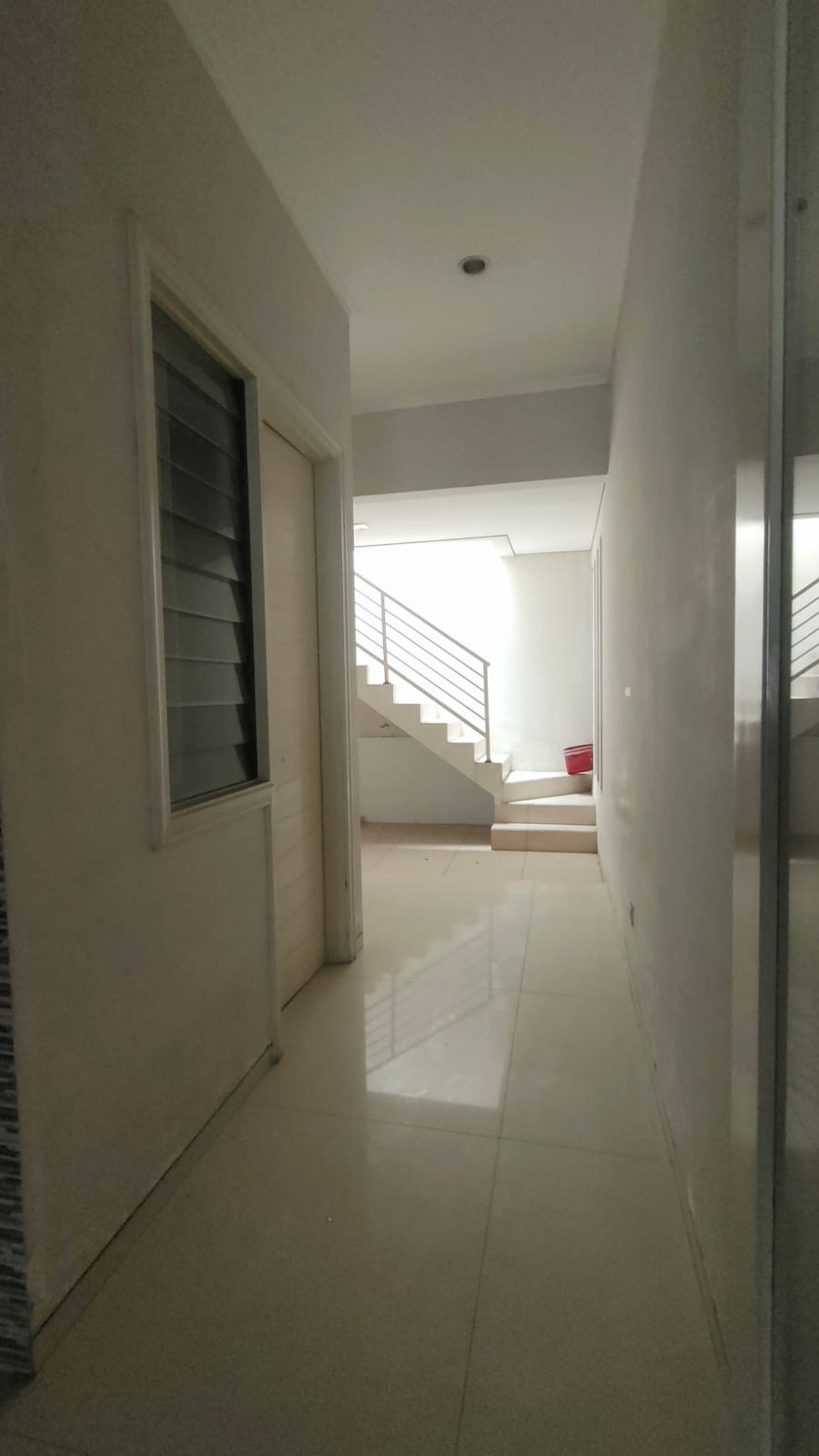 Disewakan Rumah Bukit Telaga Golf Citraland Full Furnished Modern Garasi Carport Masuk 4 Mobil Lokasi Dekat Gwalk, Patung Merlion.