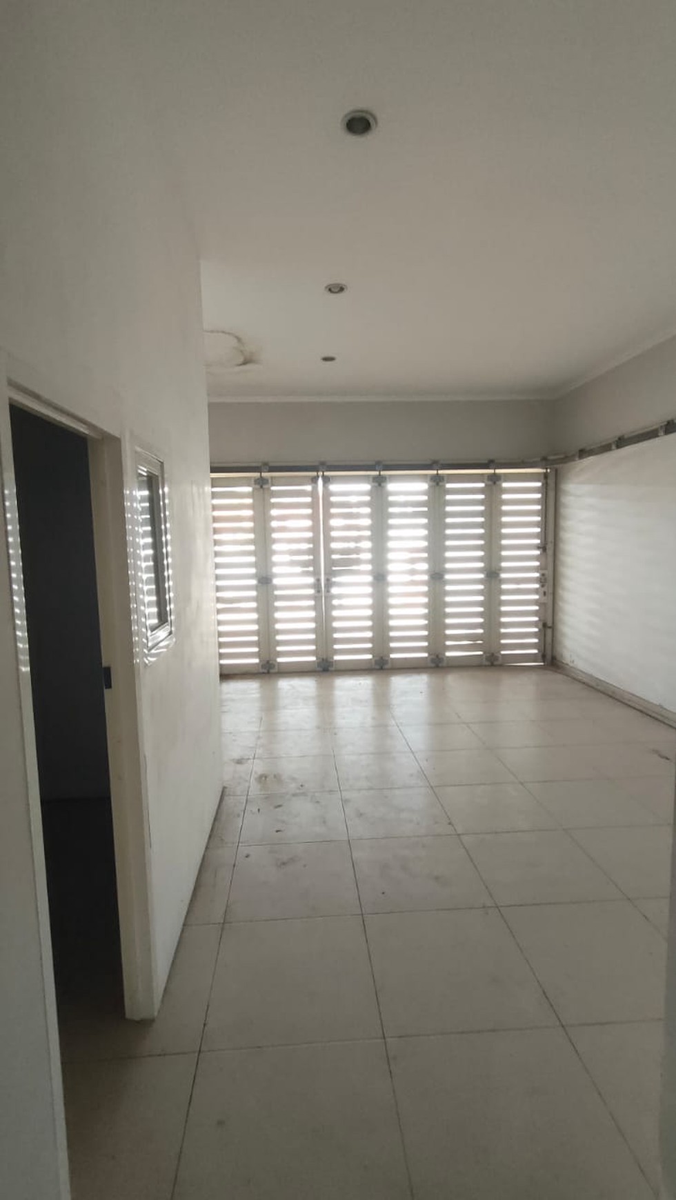 Disewakan Rumah Bukit Telaga Golf Citraland Full Furnished Modern Garasi Carport Masuk 4 Mobil Lokasi Dekat Gwalk, Patung Merlion.