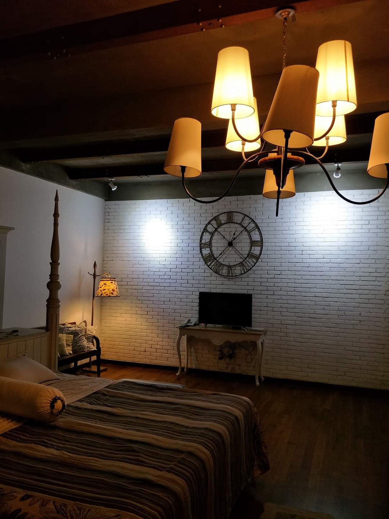 DIJUAL RUMAH VILLA CANTIK 2LT, GAYA EROPA DI VILLA DAGO PAKAR, BANDUNG