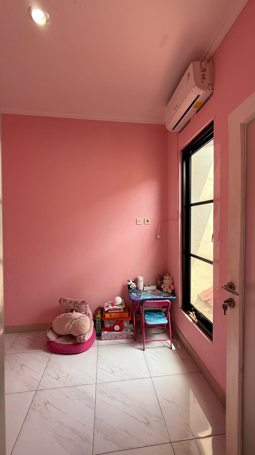 Rumah Cantik 1½ Lantai di Graha Bintaro dengan KT 3+1 KM 1+1@Graha Bintaro