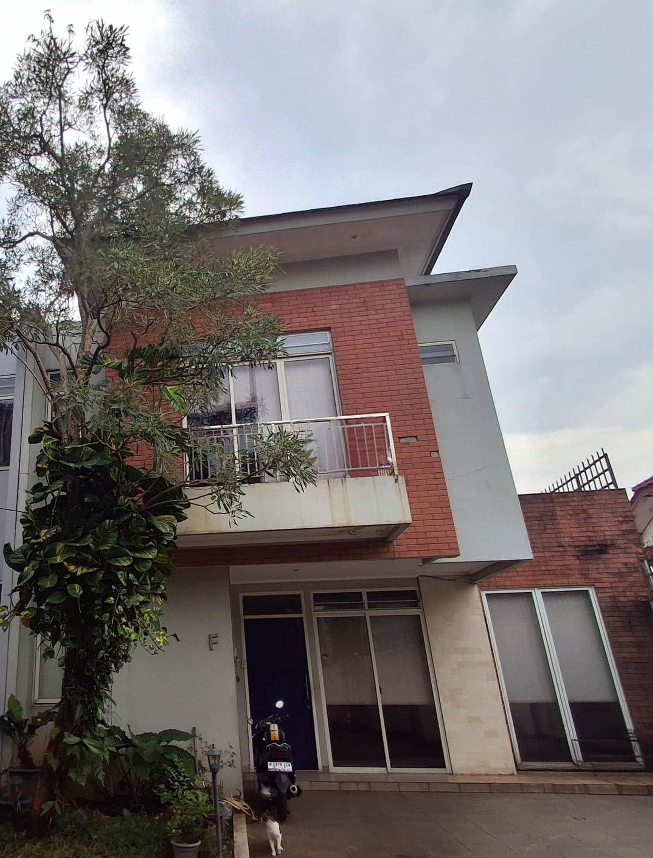 Dijual Rumah di dalam Kompleks Siap Huni Karang Tengah - Lebak Bulus