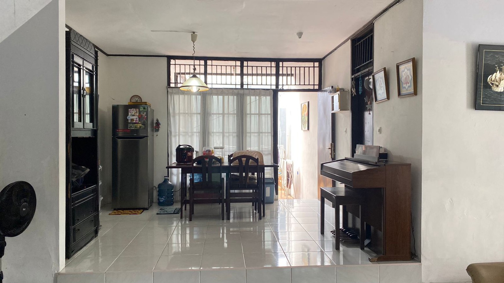 Dijual Rumah Posisi HOOK LOKASI STRATEGIS Blok H,Megapolitan Estate,Cinere