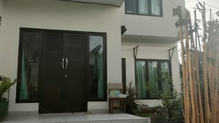 Rumah Cantik di Ciputat 5+1 KT dan 3+1 KM SHM
