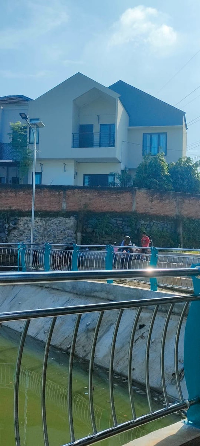 Rumah Cantik di Ciputat 5+1 KT dan 3+1 KM SHM
