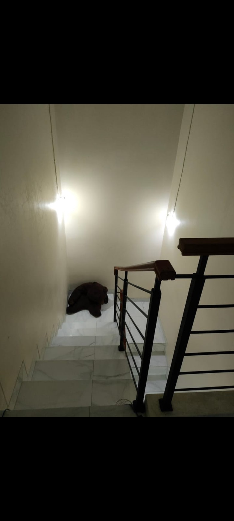 Rumah Cantik di Ciputat 5+1 KT dan 3+1 KM SHM