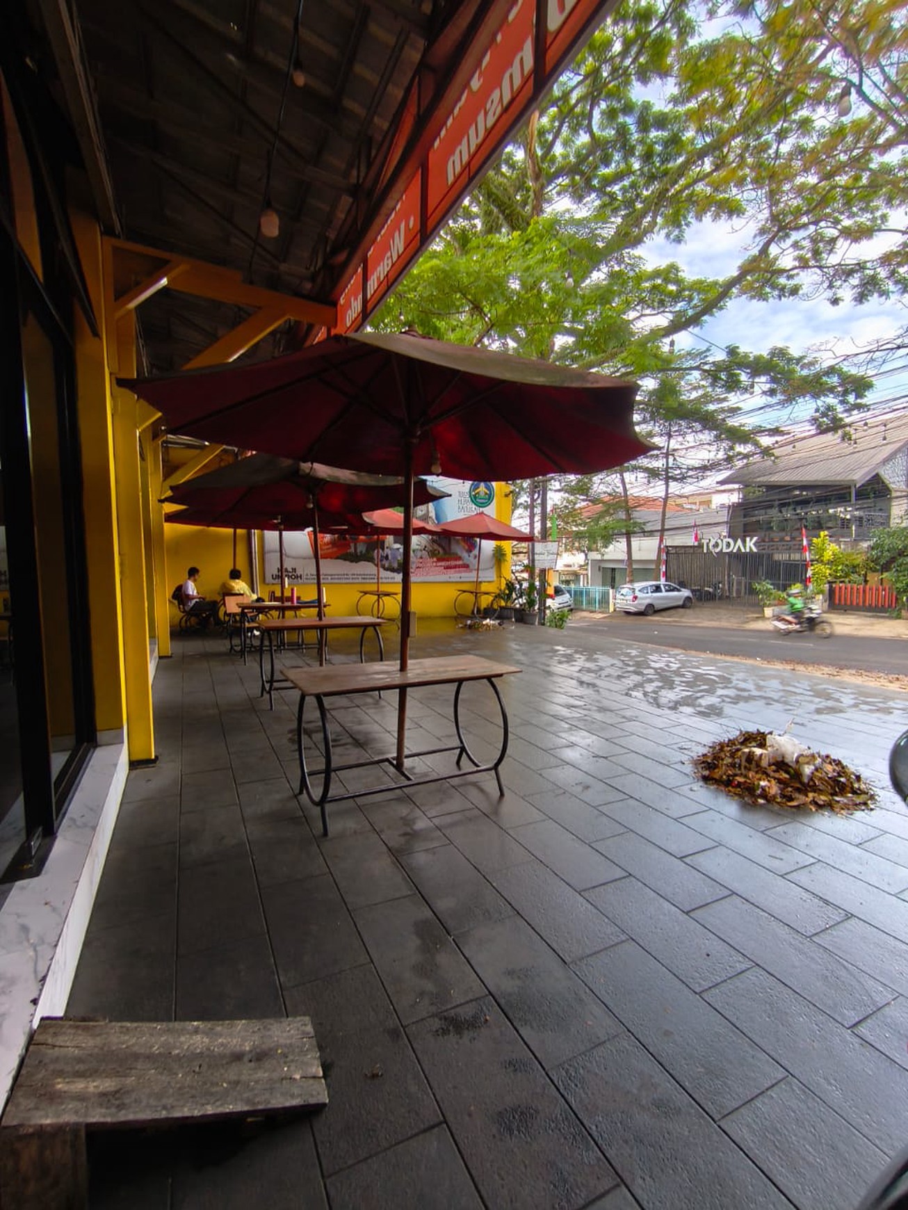 Ruang Usaha di Mainroad Tubagus Ismail Kota Bandung